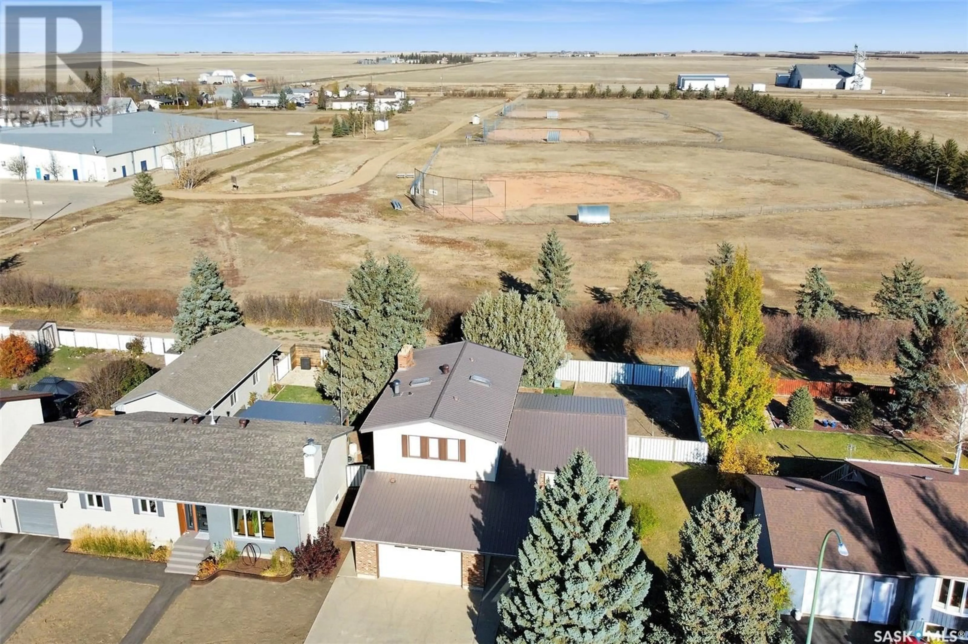 A pic from outside/outdoor area/front of a property/back of a property/a pic from drone, unknown for 25 MORIN CRESCENT, Gravelbourg Saskatchewan S0H1X0
