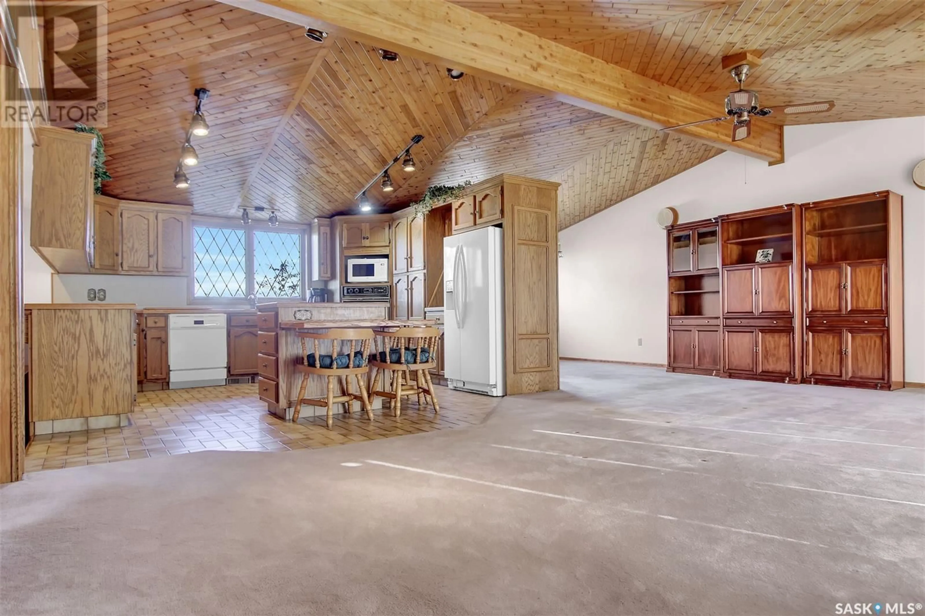 Open concept kitchen, unknown for 25 MORIN CRESCENT, Gravelbourg Saskatchewan S0H1X0