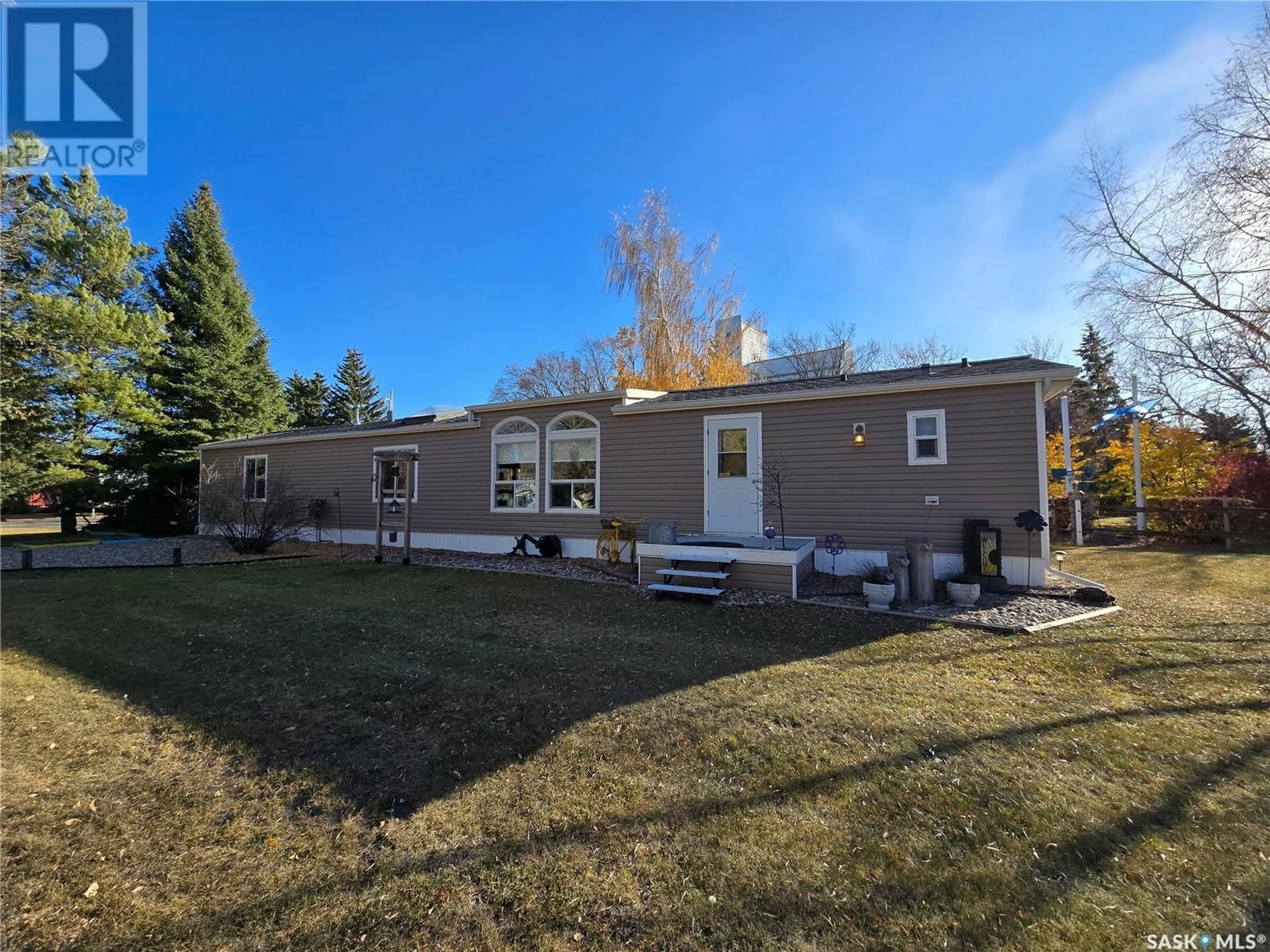 A pic from exterior of the house or condo, the front or back of building for 615 Assiniboia AVENUE, Grenfell Saskatchewan S0G2B0