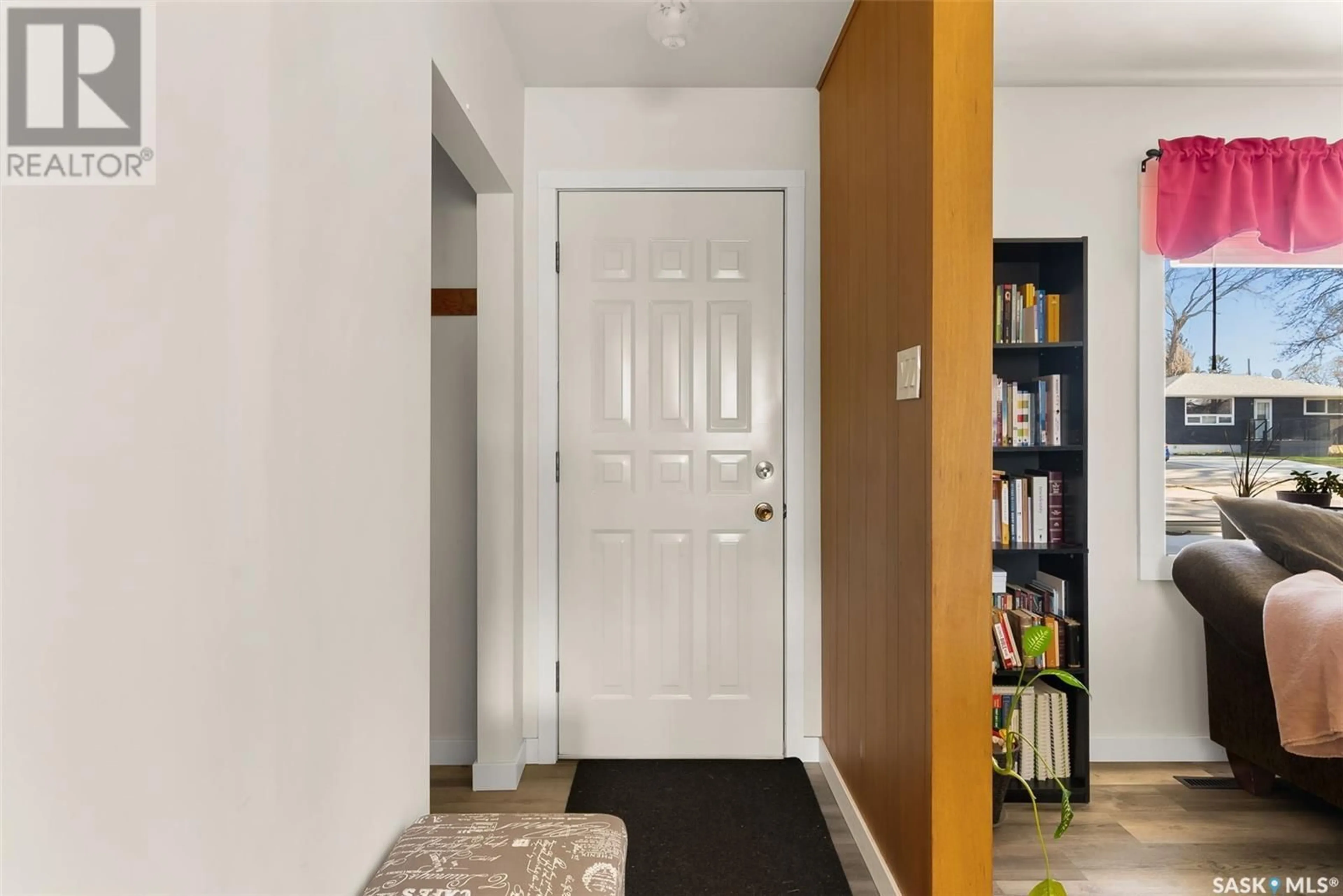 Indoor entryway, wood floors for 332 Royal STREET, Regina Saskatchewan S4R4Y4