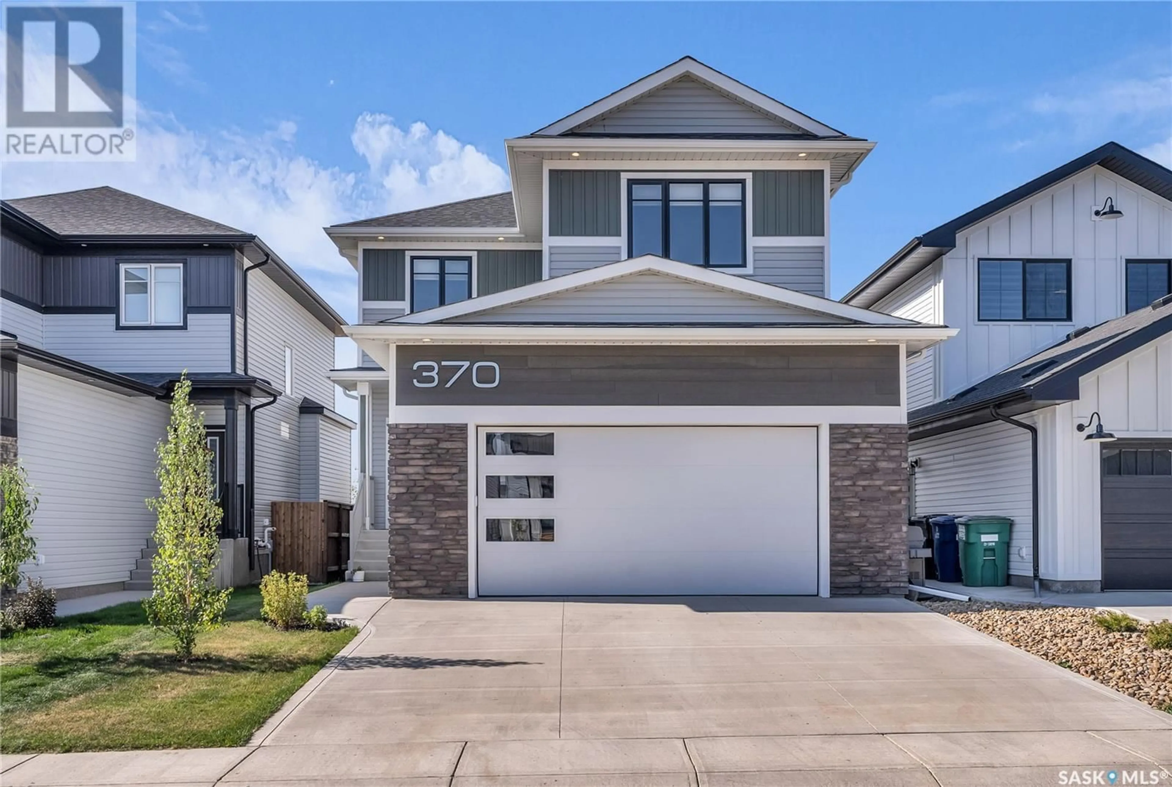 Frontside or backside of a home, the street view for 370 Chelsom MANOR, Saskatoon Saskatchewan S7V1R2