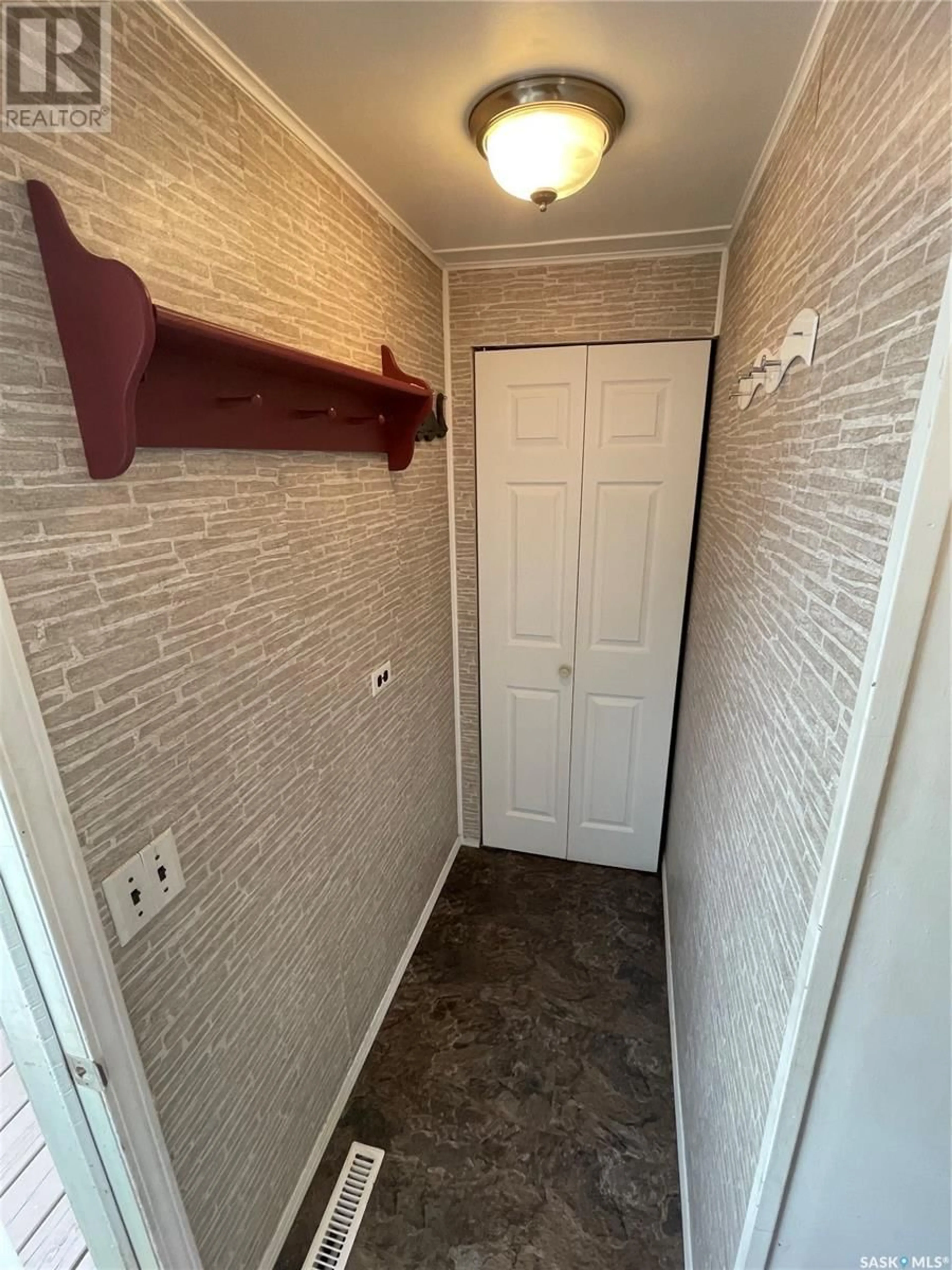 Indoor entryway, unknown floor for 62 4th STREET SE, Preeceville Saskatchewan S0A3B0