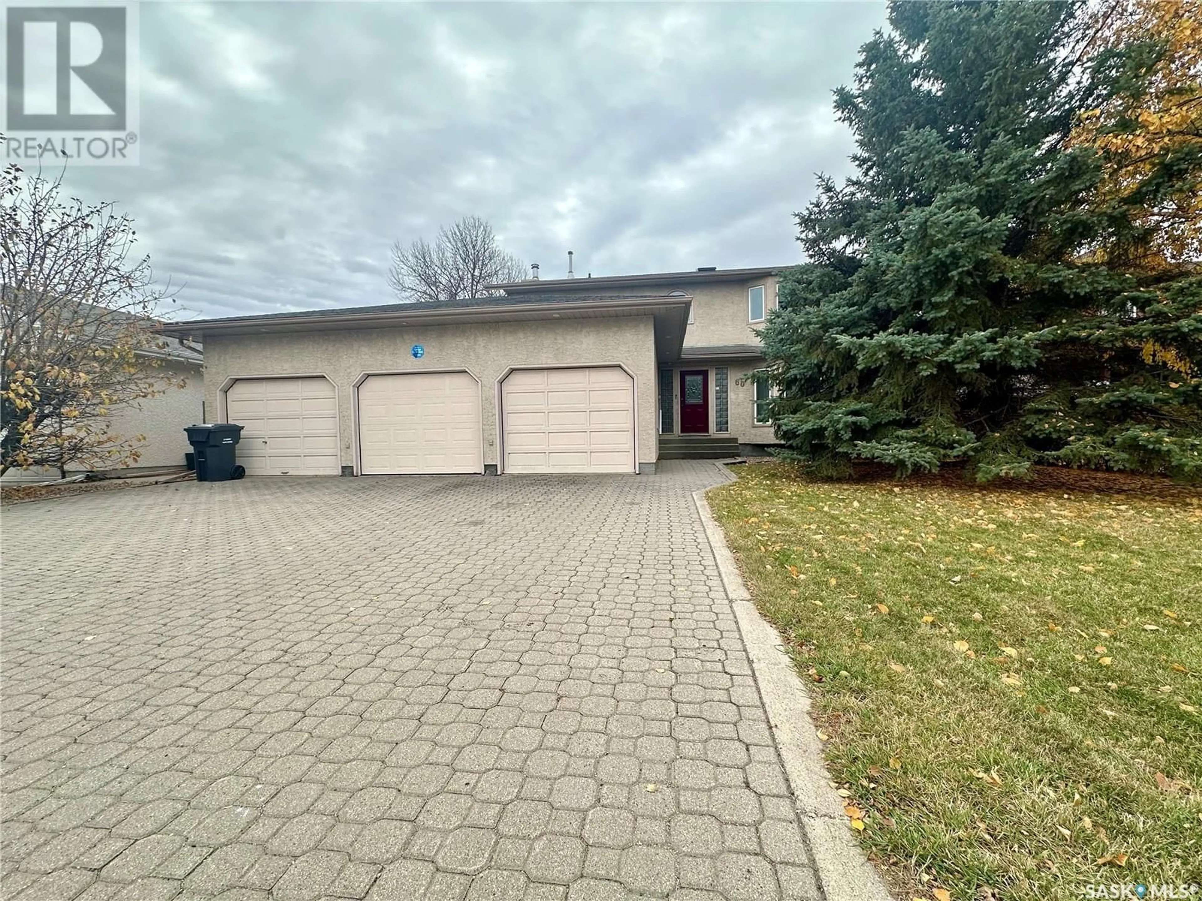 Frontside or backside of a home, the street view for 60 Sunset DRIVE S, Yorkton Saskatchewan S3N3X9