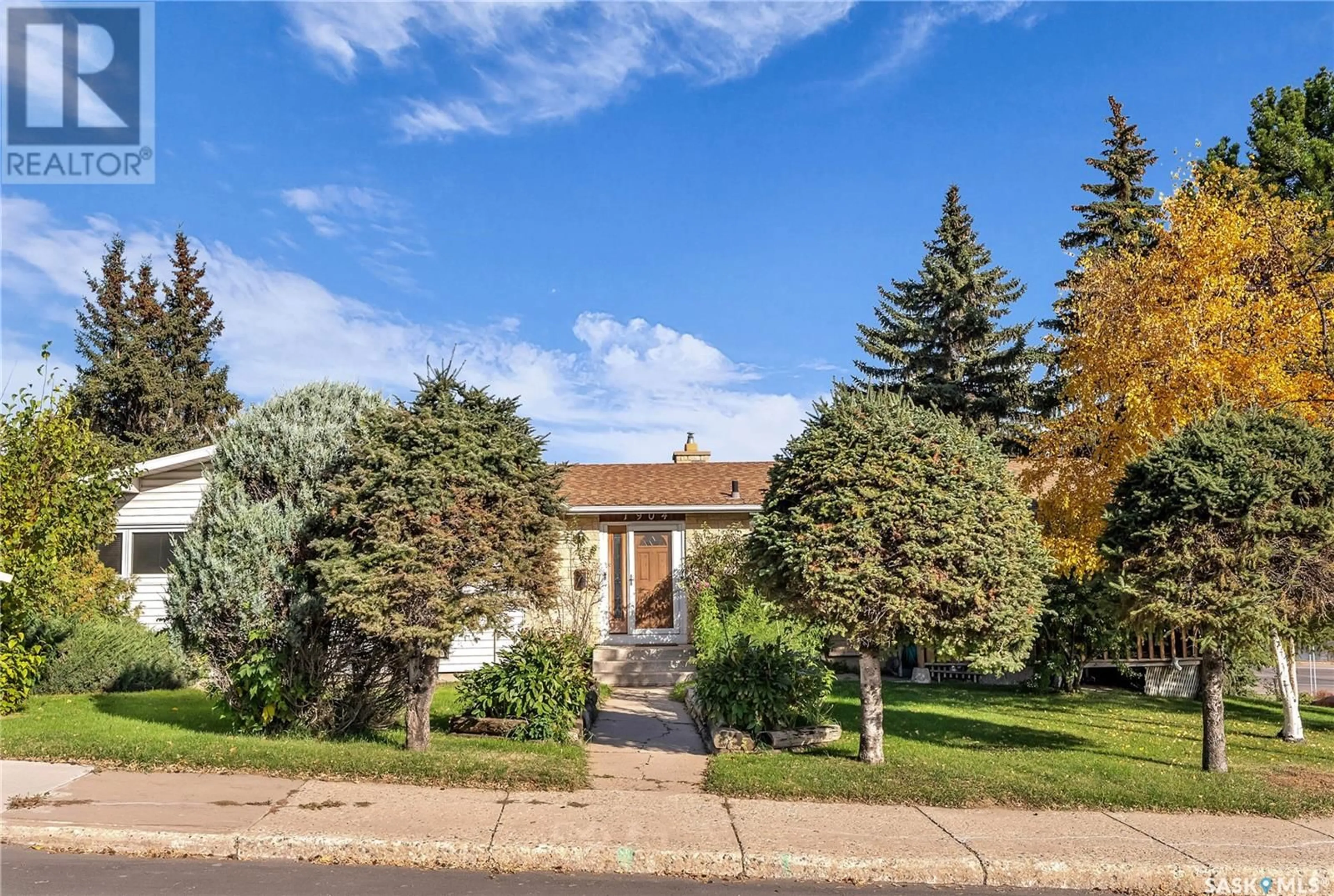 A pic from exterior of the house or condo, the street view for 1904 Pembina AVENUE, Saskatoon Saskatchewan S7K1C3