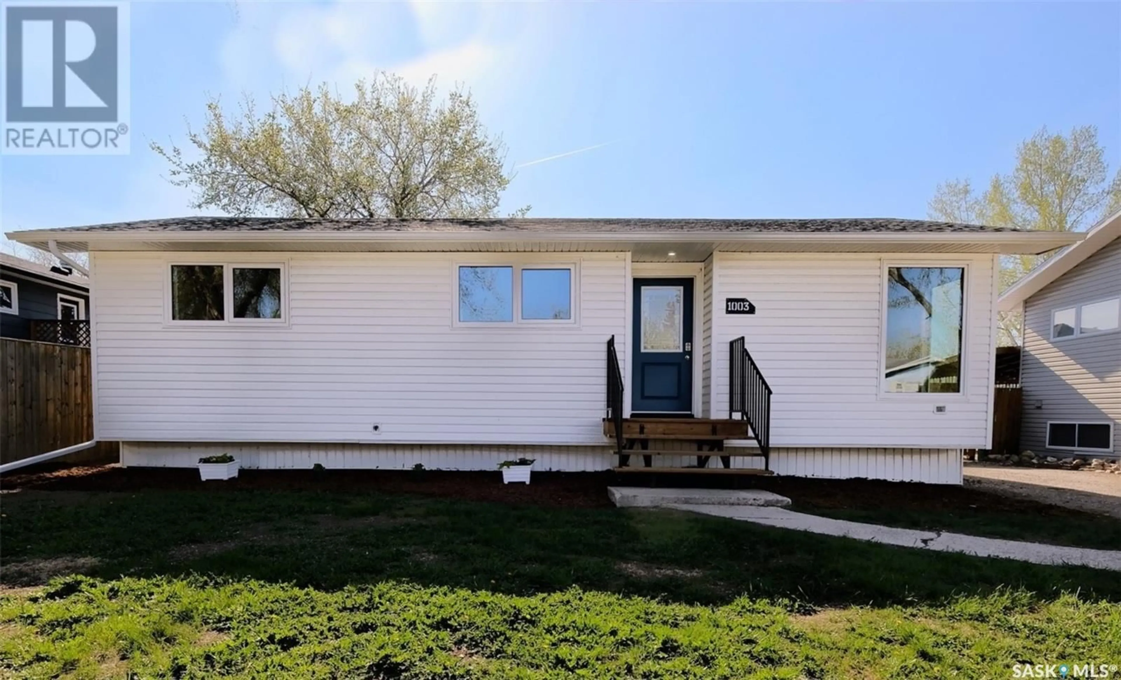 Home with vinyl exterior material for 1003 Thrasher STREET, Rosetown Saskatchewan S0L2V0