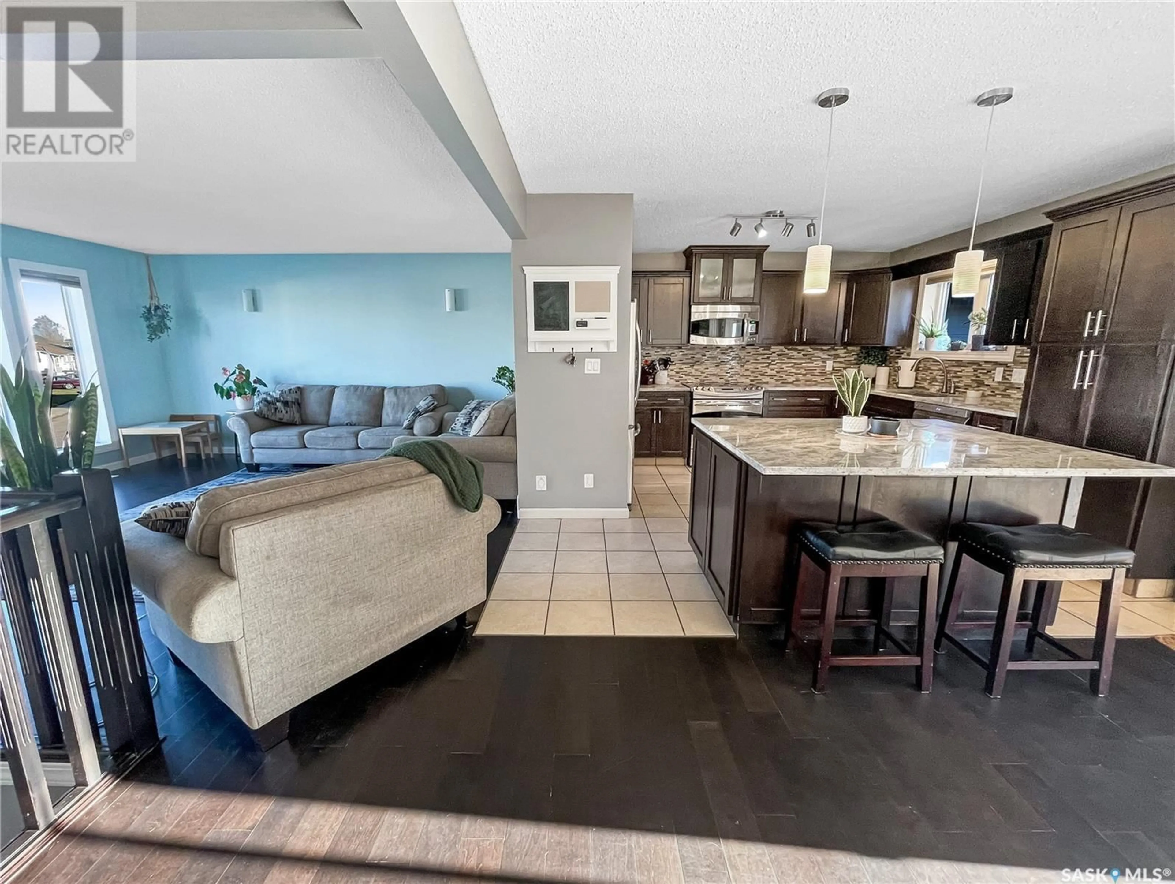 Open concept kitchen for 300 Aspen DRIVE, Swift Current Saskatchewan S9H4T1