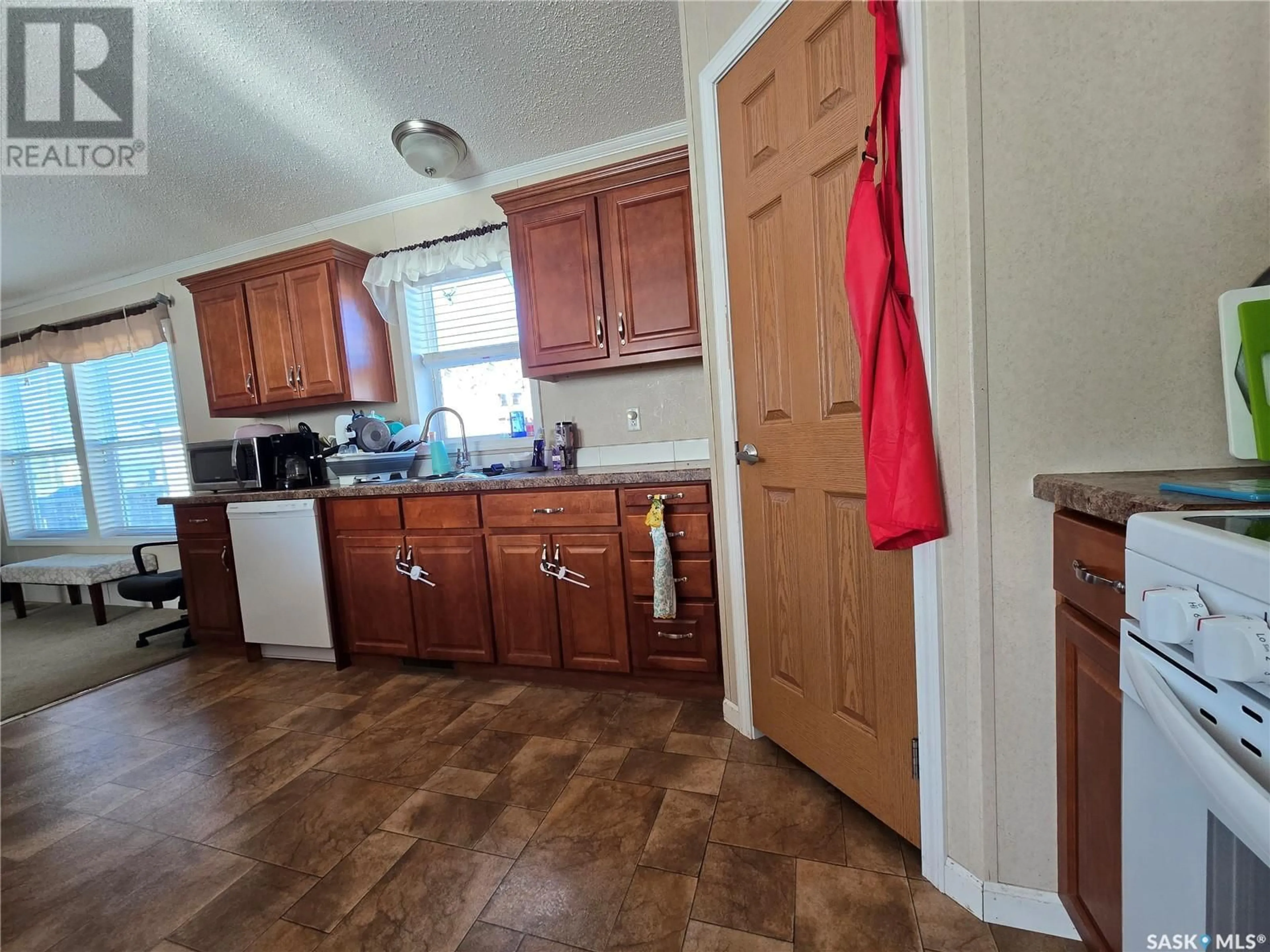 Standard kitchen, not visible floor, cottage for 206 BROWNLEE STREET, Weyburn Saskatchewan S4H3P4