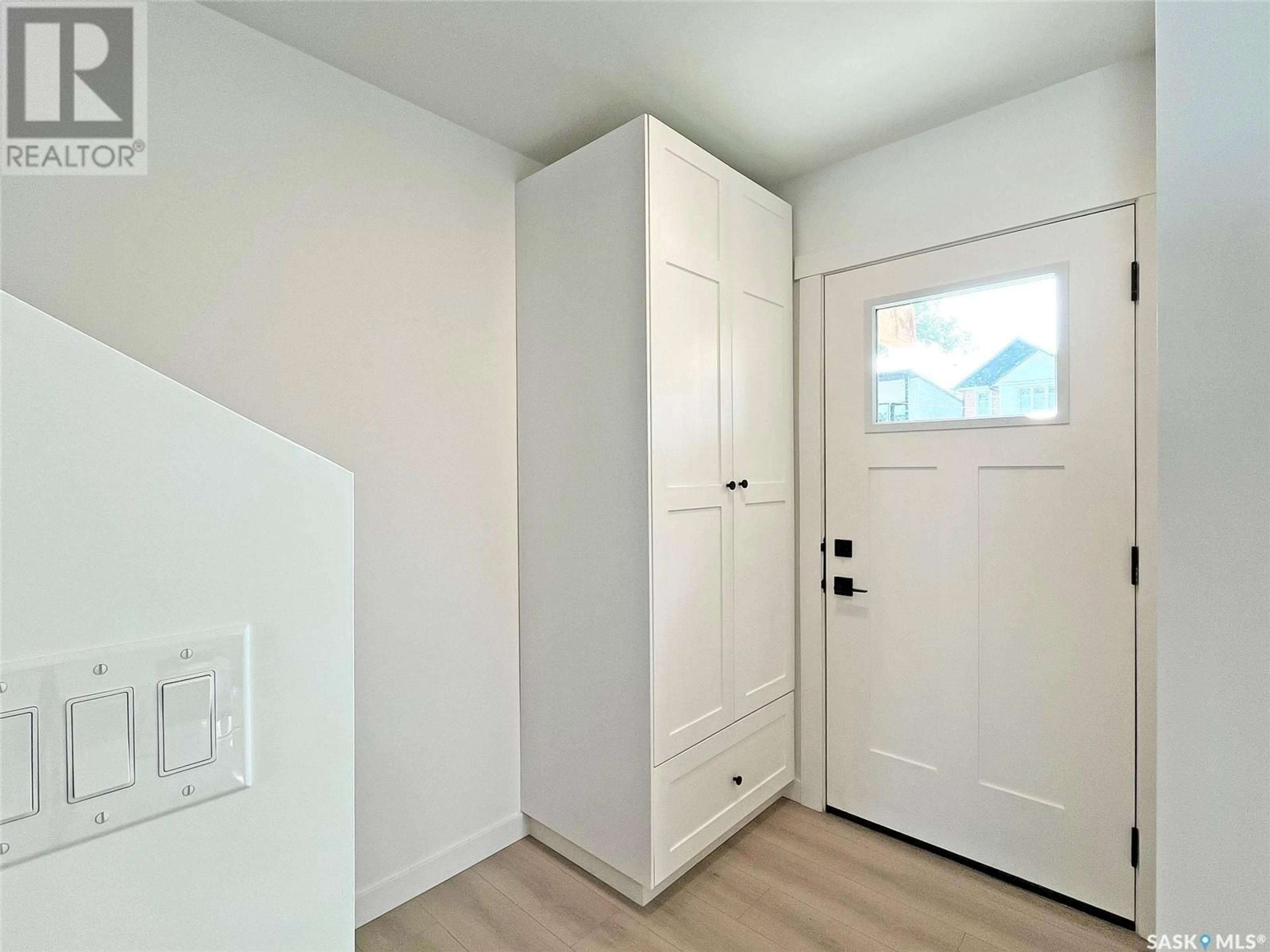 Indoor entryway, not visible floor for 1036 4th STREET E, Saskatoon Saskatchewan S7H1K5