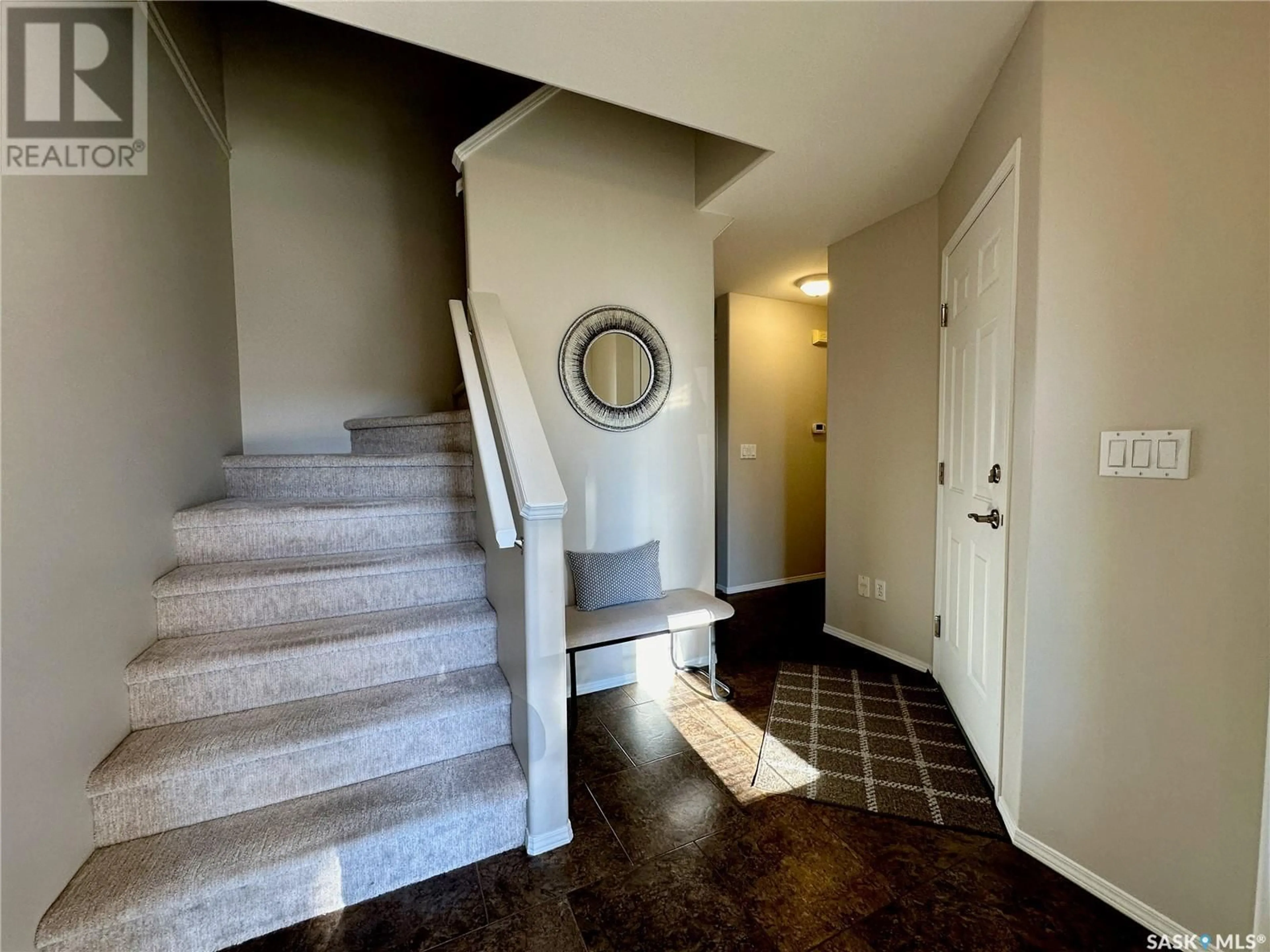 Indoor entryway, wood floors for 102 615 McWillie AVENUE, Saskatoon Saskatchewan S7S1J4