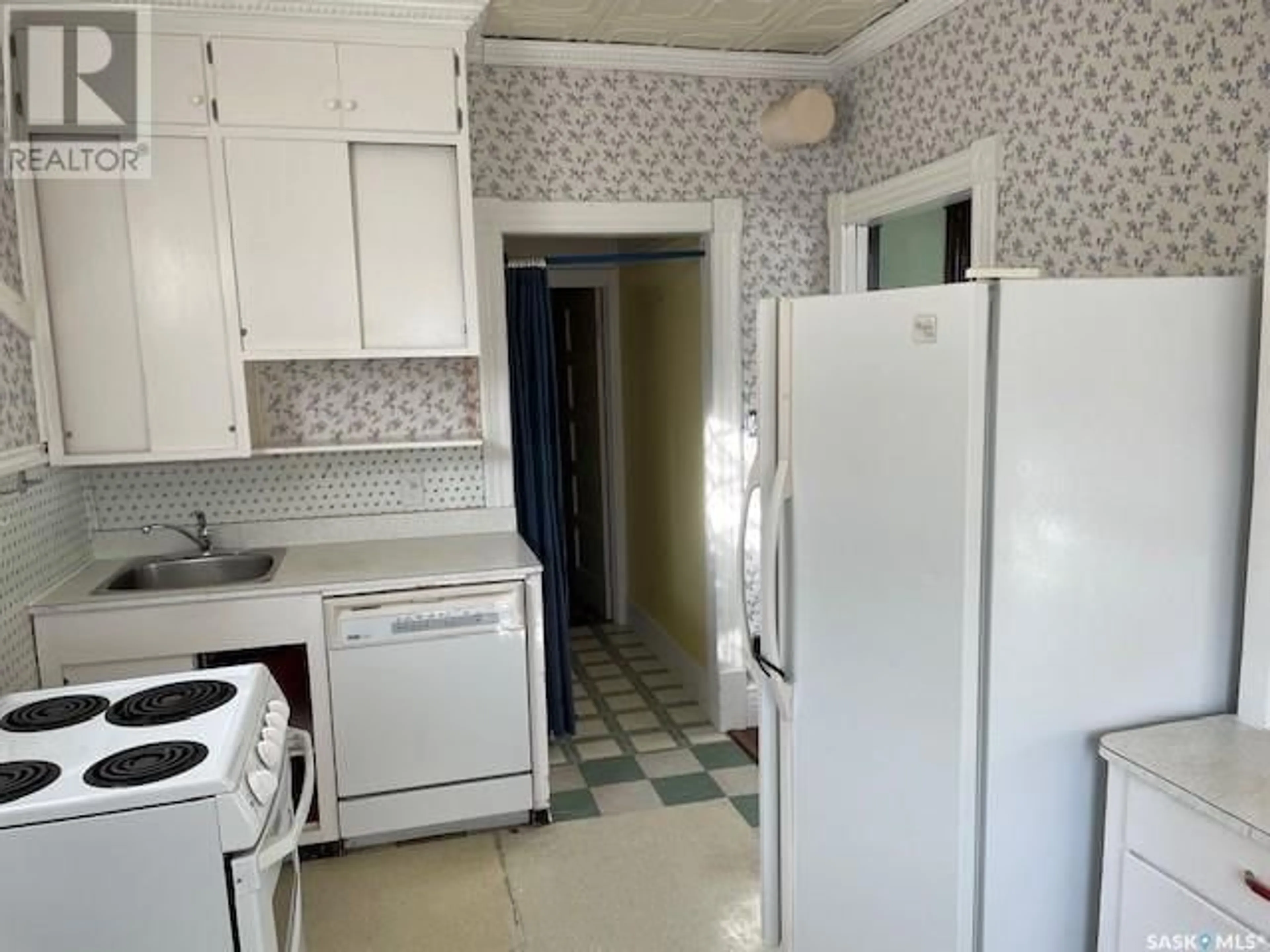 Standard kitchen, unknown floor, cottage for 1306 1st AVENUE NW, Moose Jaw Saskatchewan S6H3N7