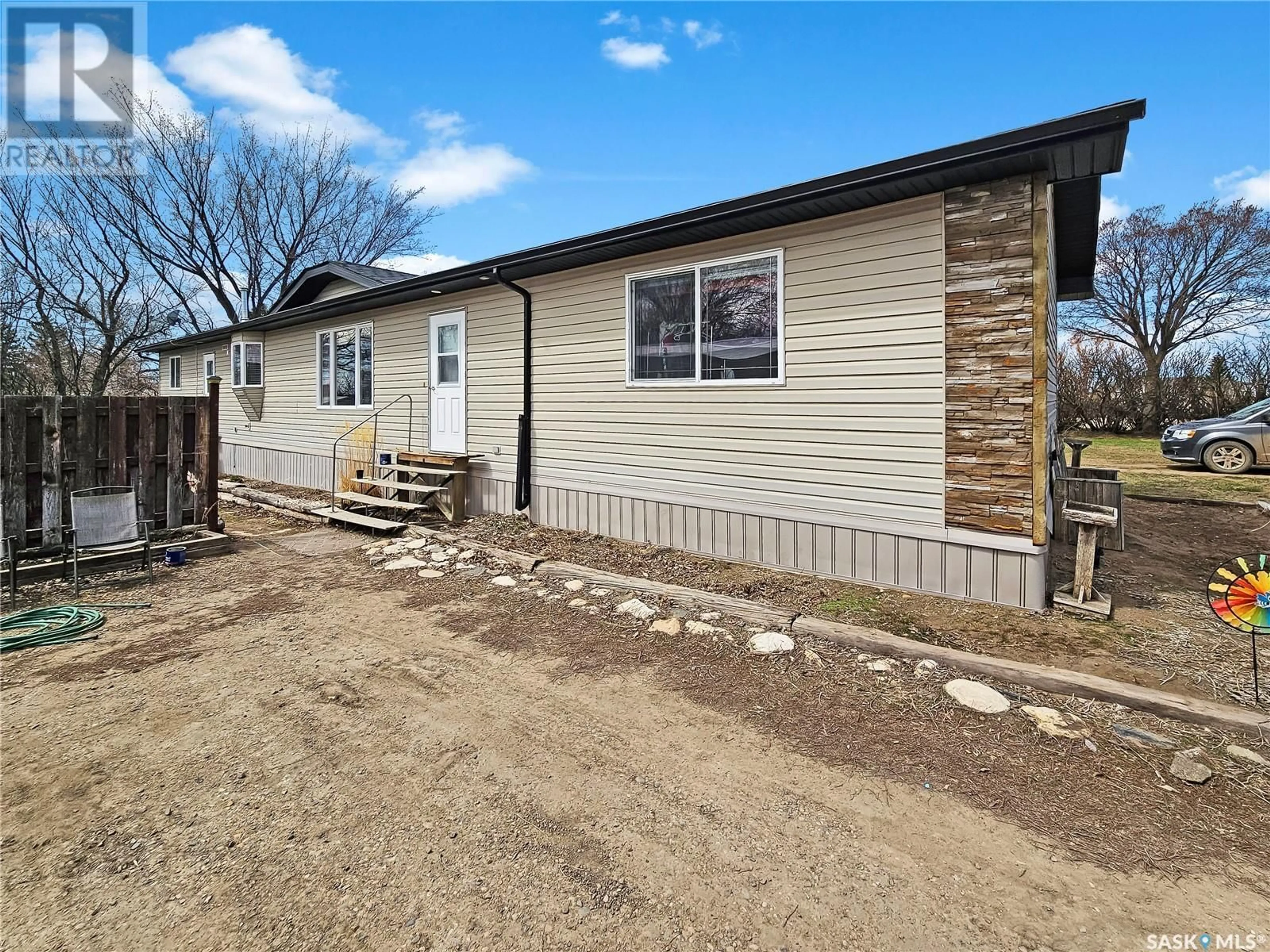 Home with vinyl exterior material for 10 Four Seasons Trailer COURT, Shaunavon Saskatchewan S0N2M0