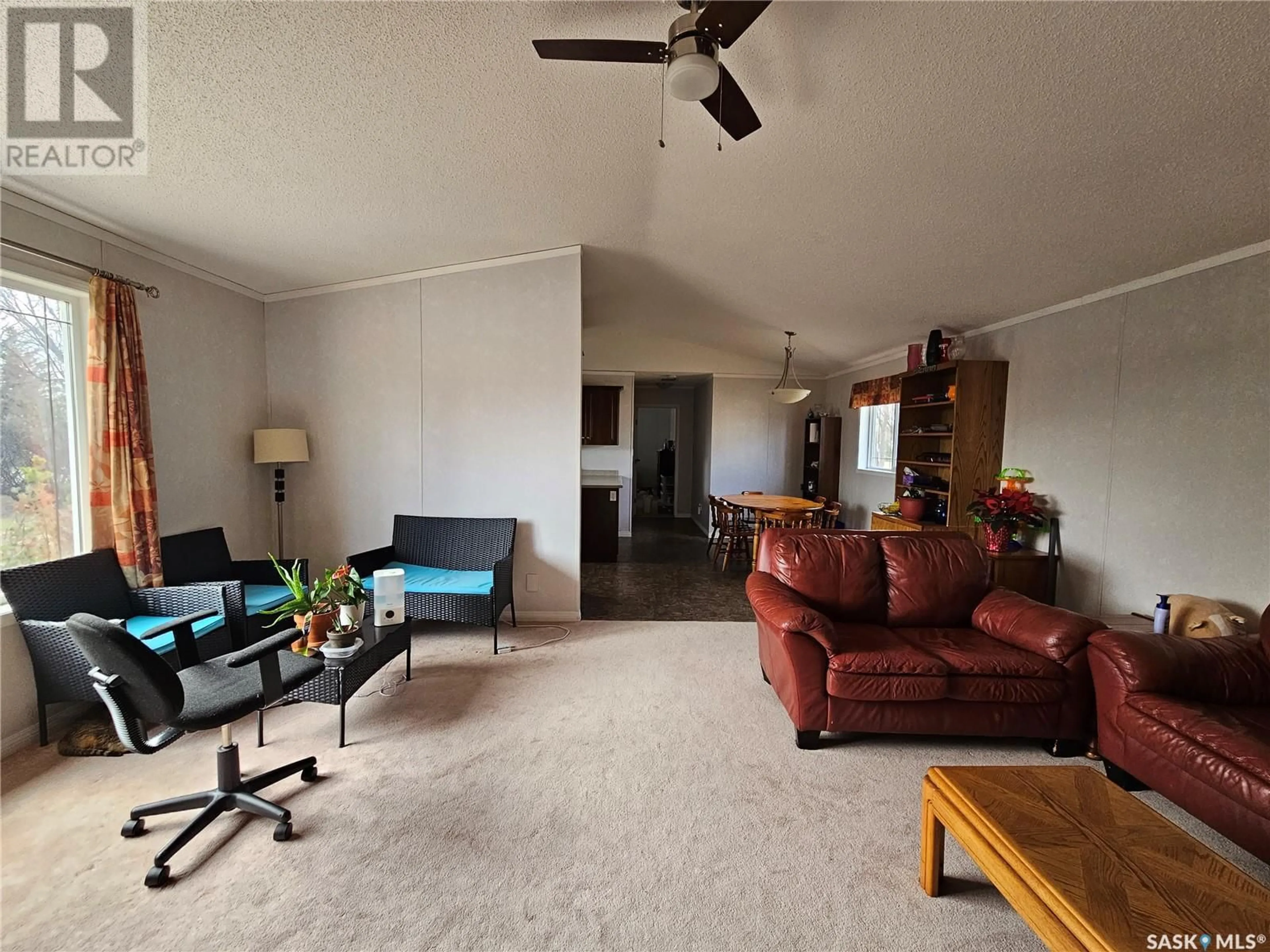 Living room, wood floors for 10 Four Seasons Trailer COURT, Shaunavon Saskatchewan S0N2M0