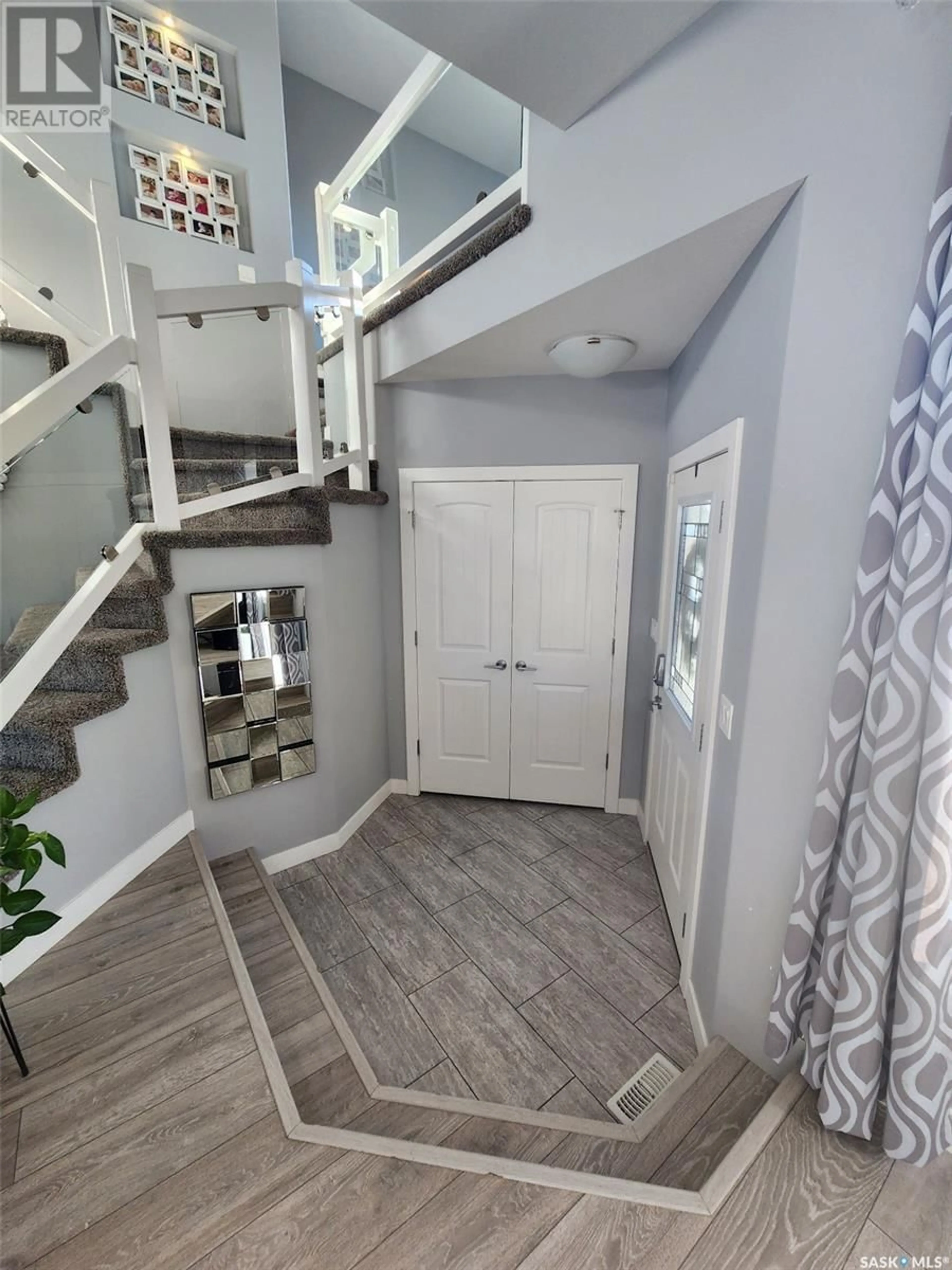 Indoor entryway, wood floors for 5205 Canuck CRESCENT, Regina Saskatchewan S4W0H1