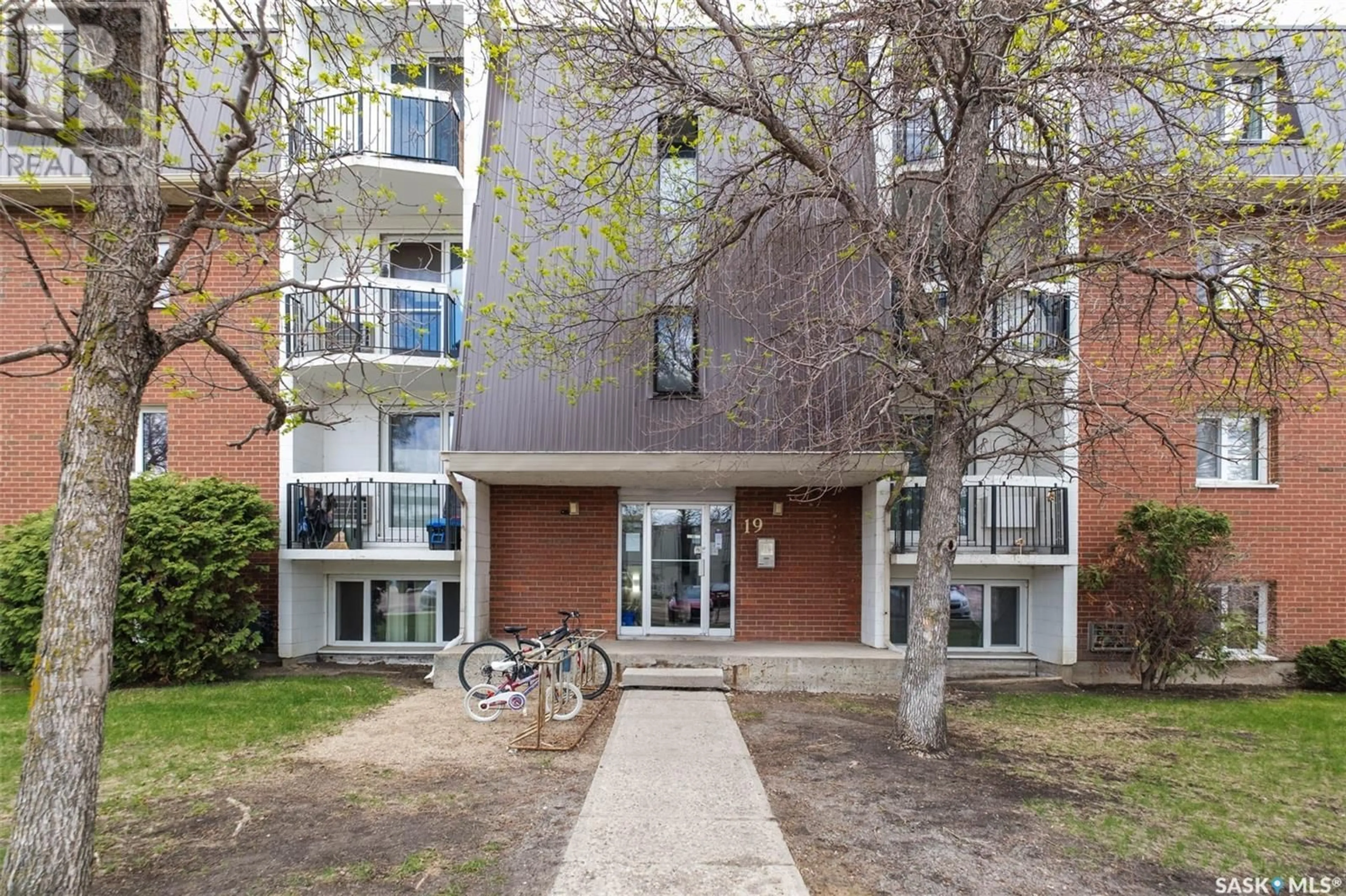 A pic from exterior of the house or condo, the front or back of building for 24 19 Centennial STREET, Regina Saskatchewan S4S6P8