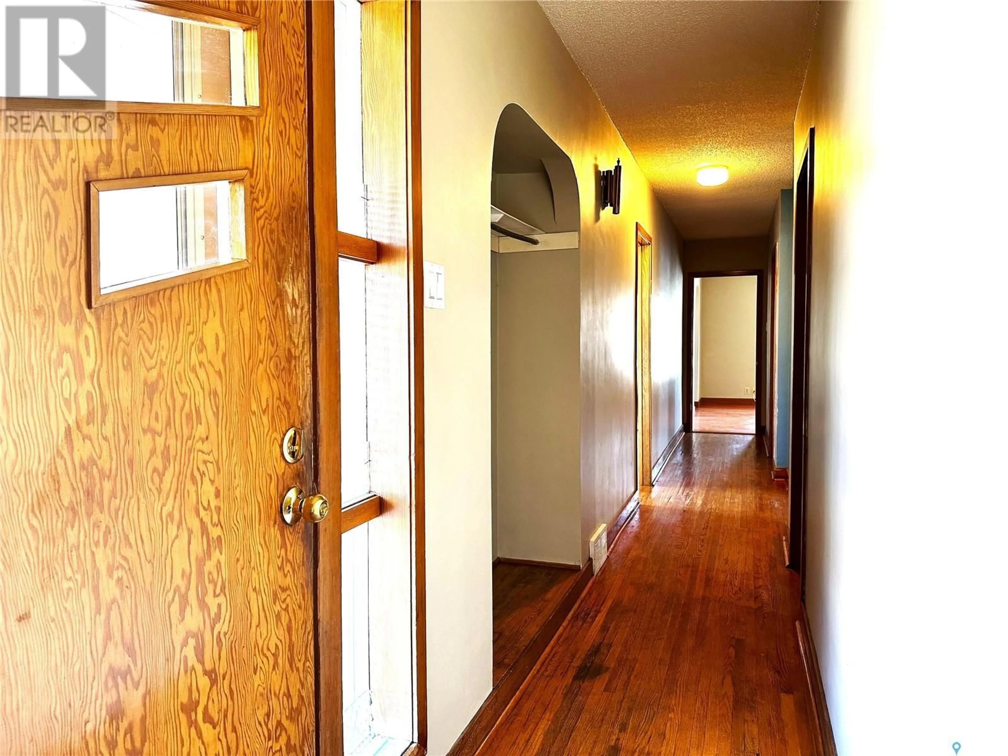 Indoor entryway, wood floors for 637 6th STREET, Humboldt Saskatchewan S0K2A0