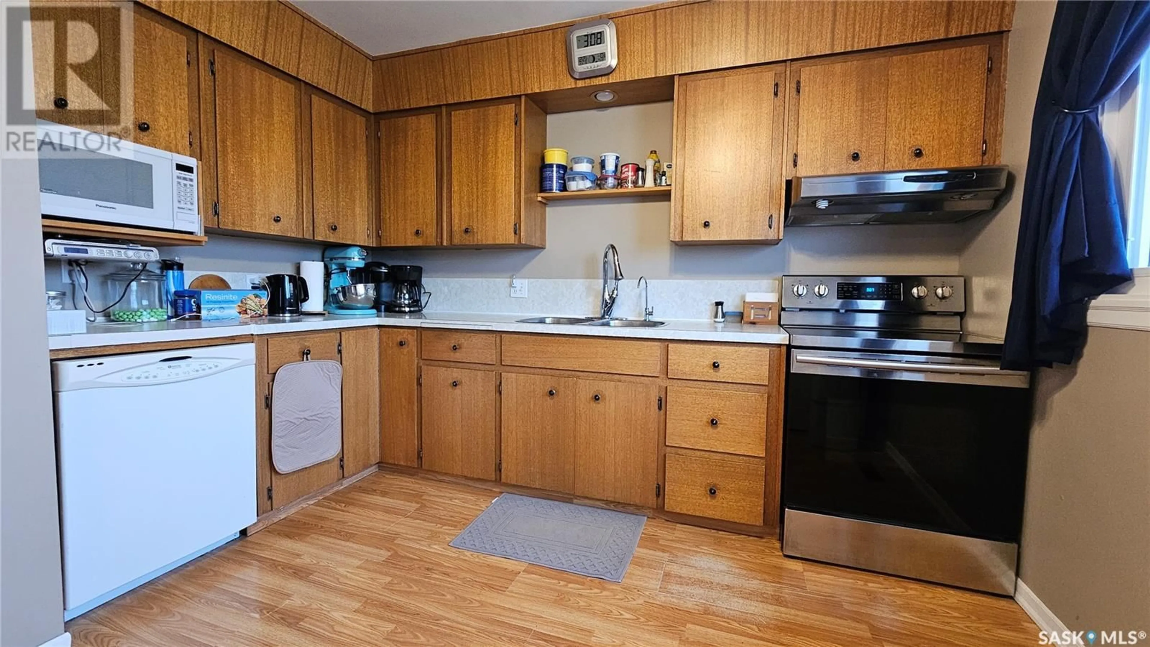 Standard kitchen, wood floors, cottage for 108 Railway AVENUE E, Waldeck Saskatchewan S0H4J0