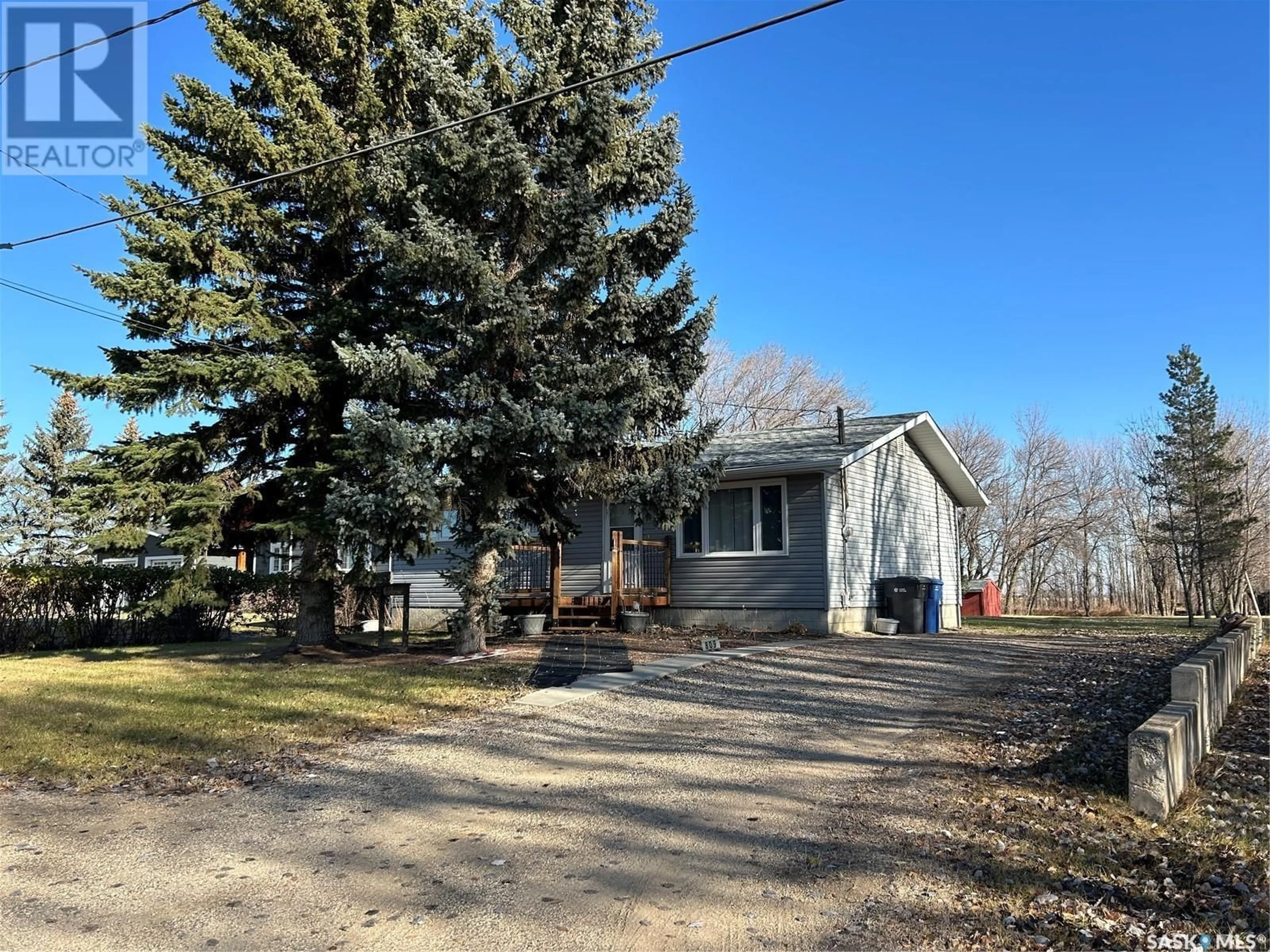 A pic from exterior of the house or condo, cottage for 809 Gregson STREET, Oxbow Saskatchewan S0C2B0