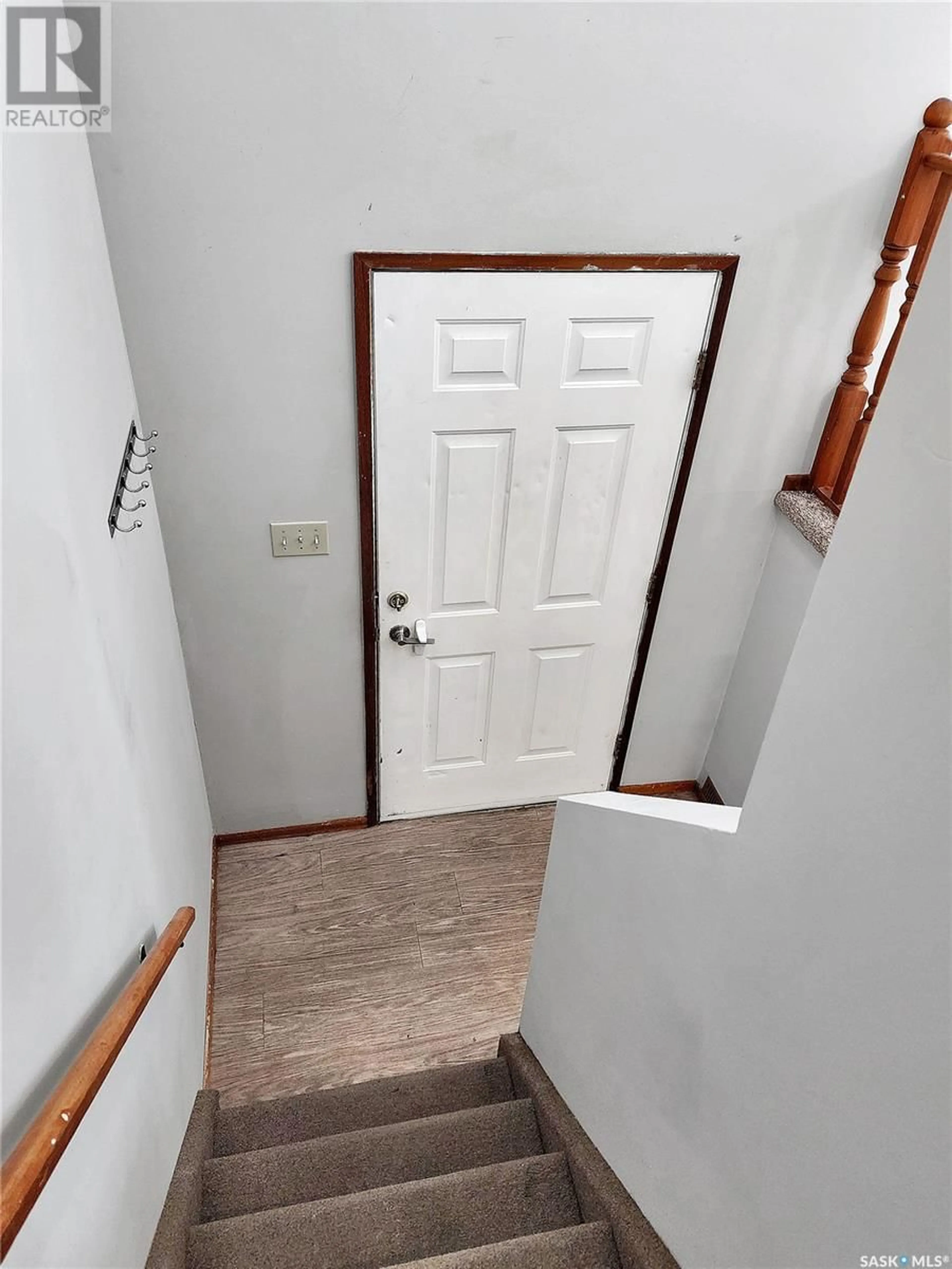 Indoor entryway, unknown floor for 111/113 Hedley STREET, Saskatoon Saskatchewan S7N4G4