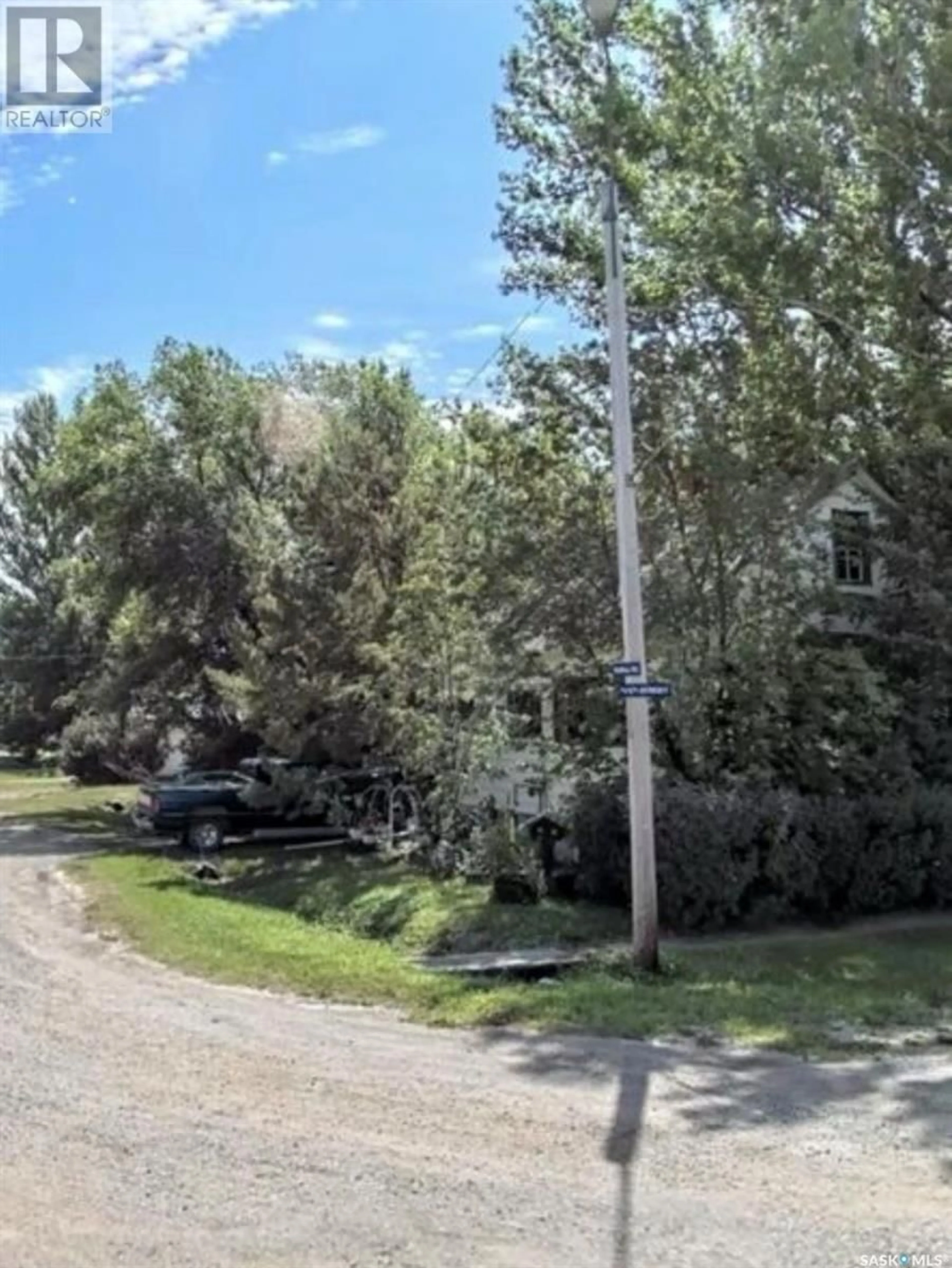 A pic from exterior of the house or condo, the street view for 830 Main Street, Holdfast Saskatchewan S0G2H0