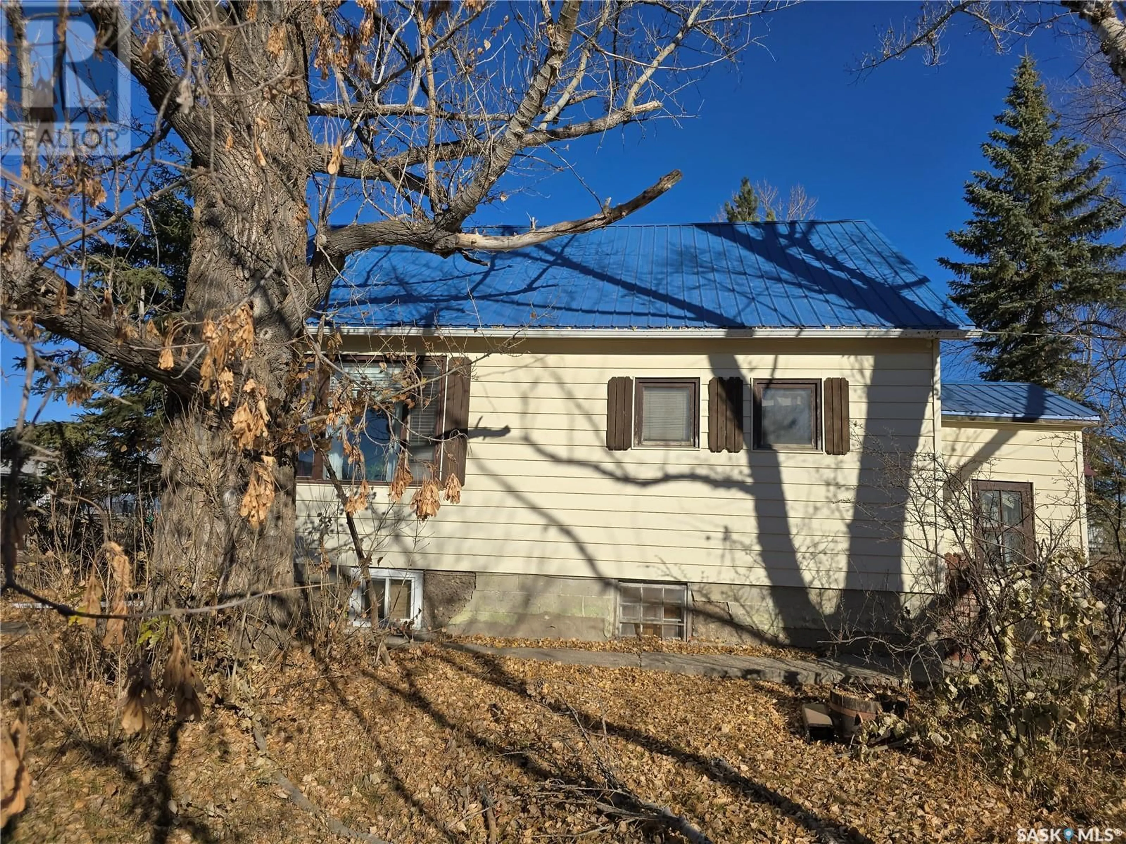 Frontside or backside of a home, cottage for 830 Main Street, Holdfast Saskatchewan S0G2H0