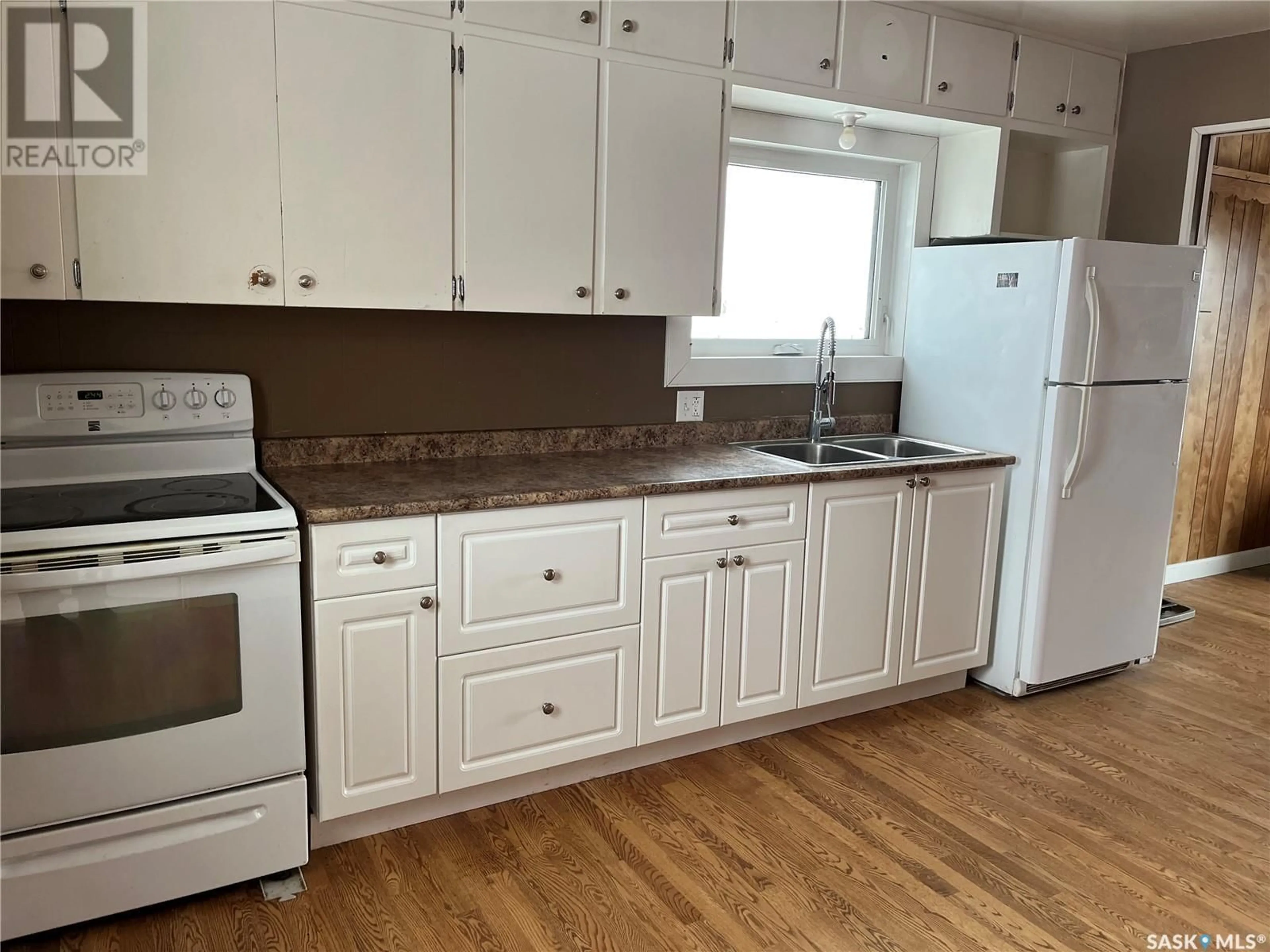 Standard kitchen, wood floors for Martens Acreage, Excelsior Rm No. 166 Saskatchewan S0H3S0