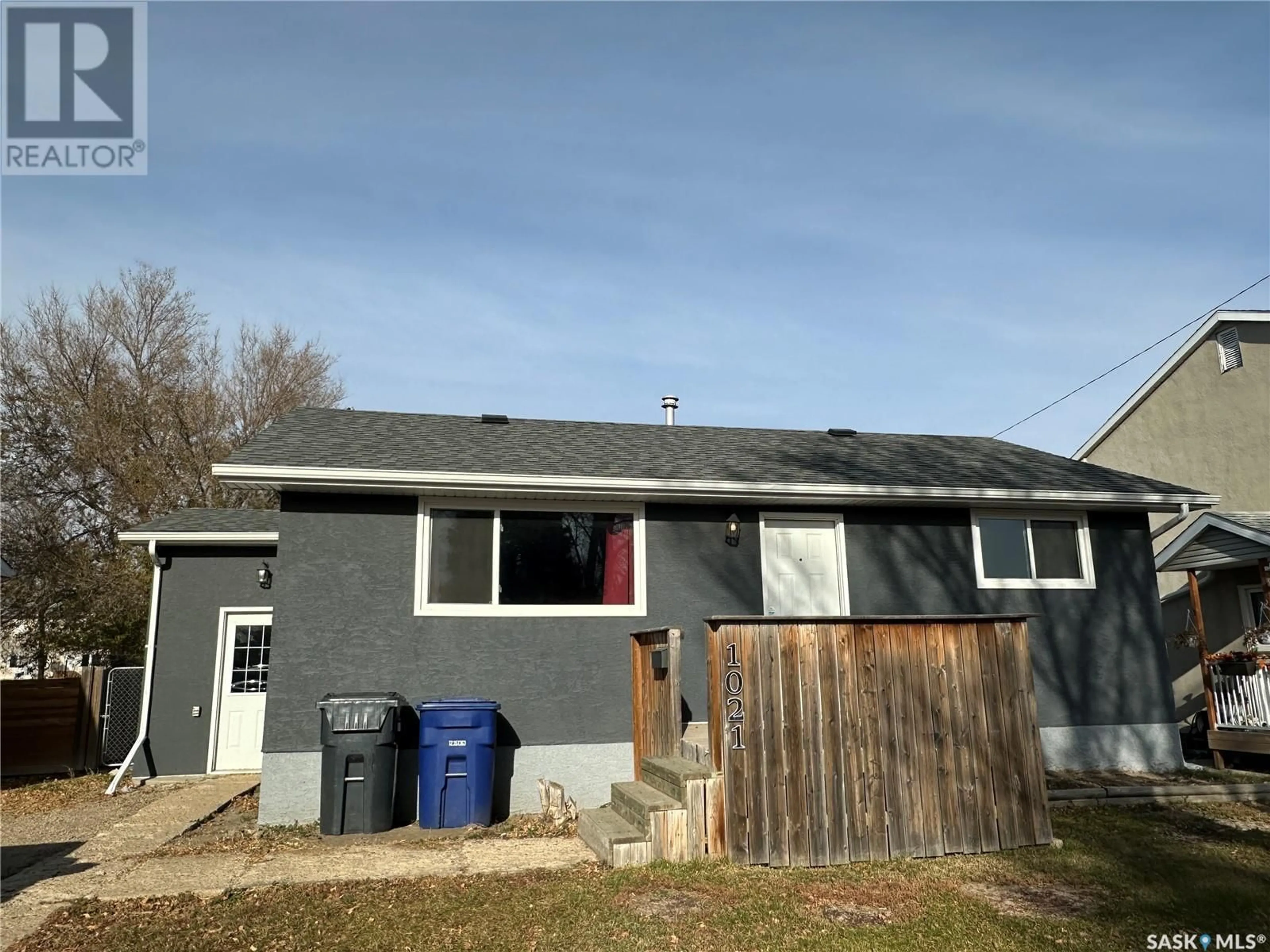 Frontside or backside of a home, cottage for 1021 Bison AVENUE, Weyburn Saskatchewan S4H0K1