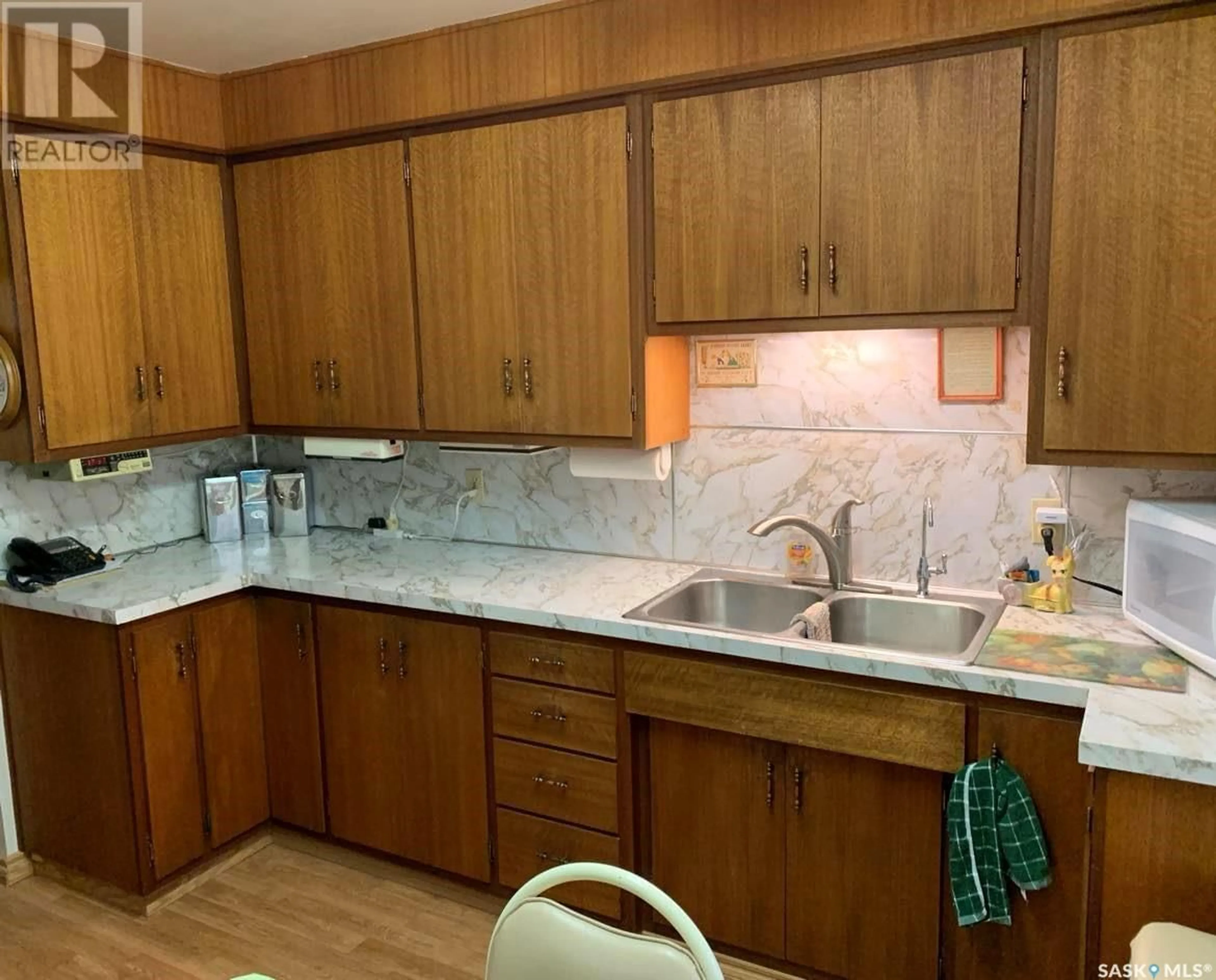 Standard kitchen, unknown for 616 BEHARREL STREET, Oxbow Saskatchewan S0C2B0