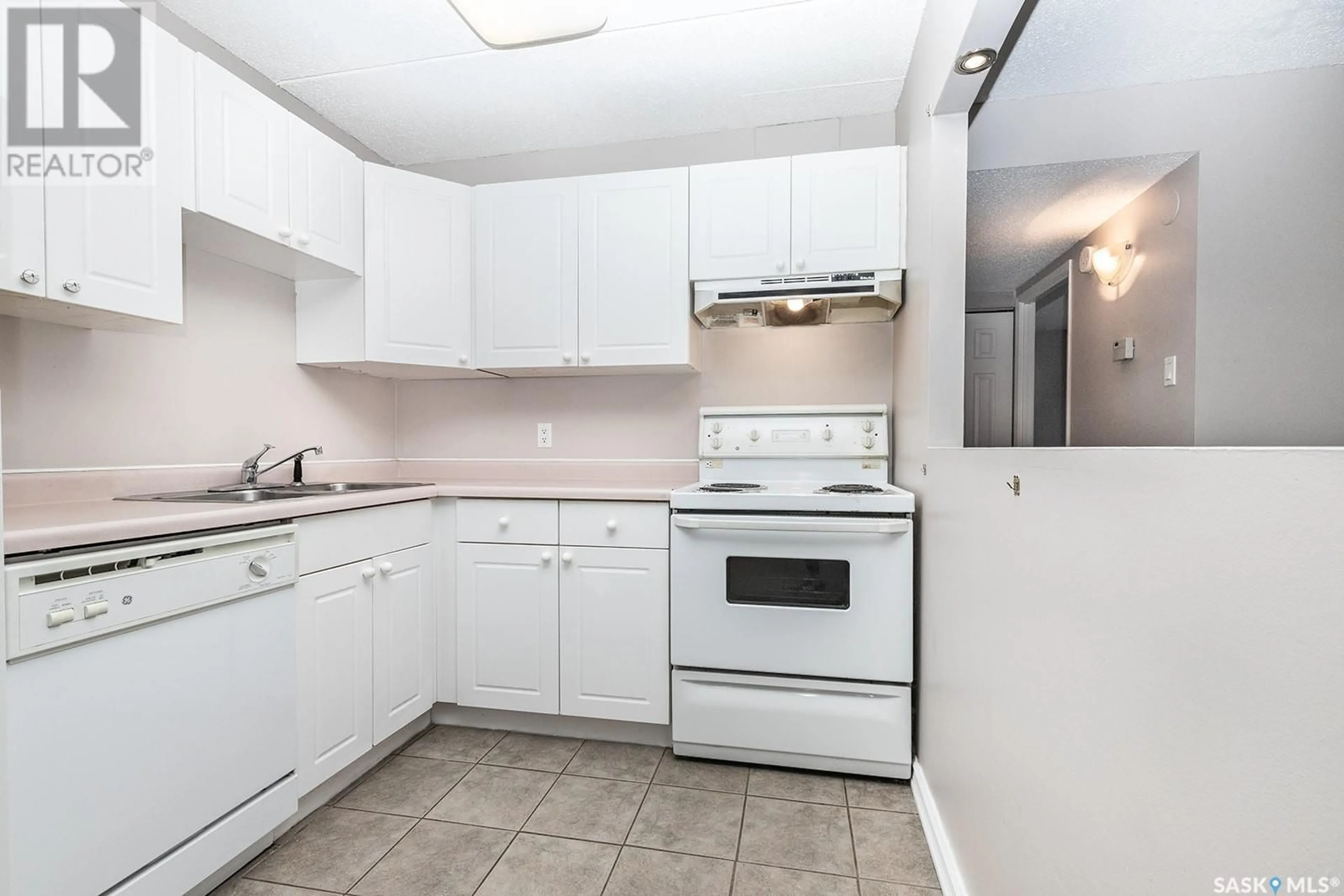 Standard kitchen, not visible floor, cottage for 203 451 Pendygrasse ROAD, Saskatoon Saskatchewan S7M5H3