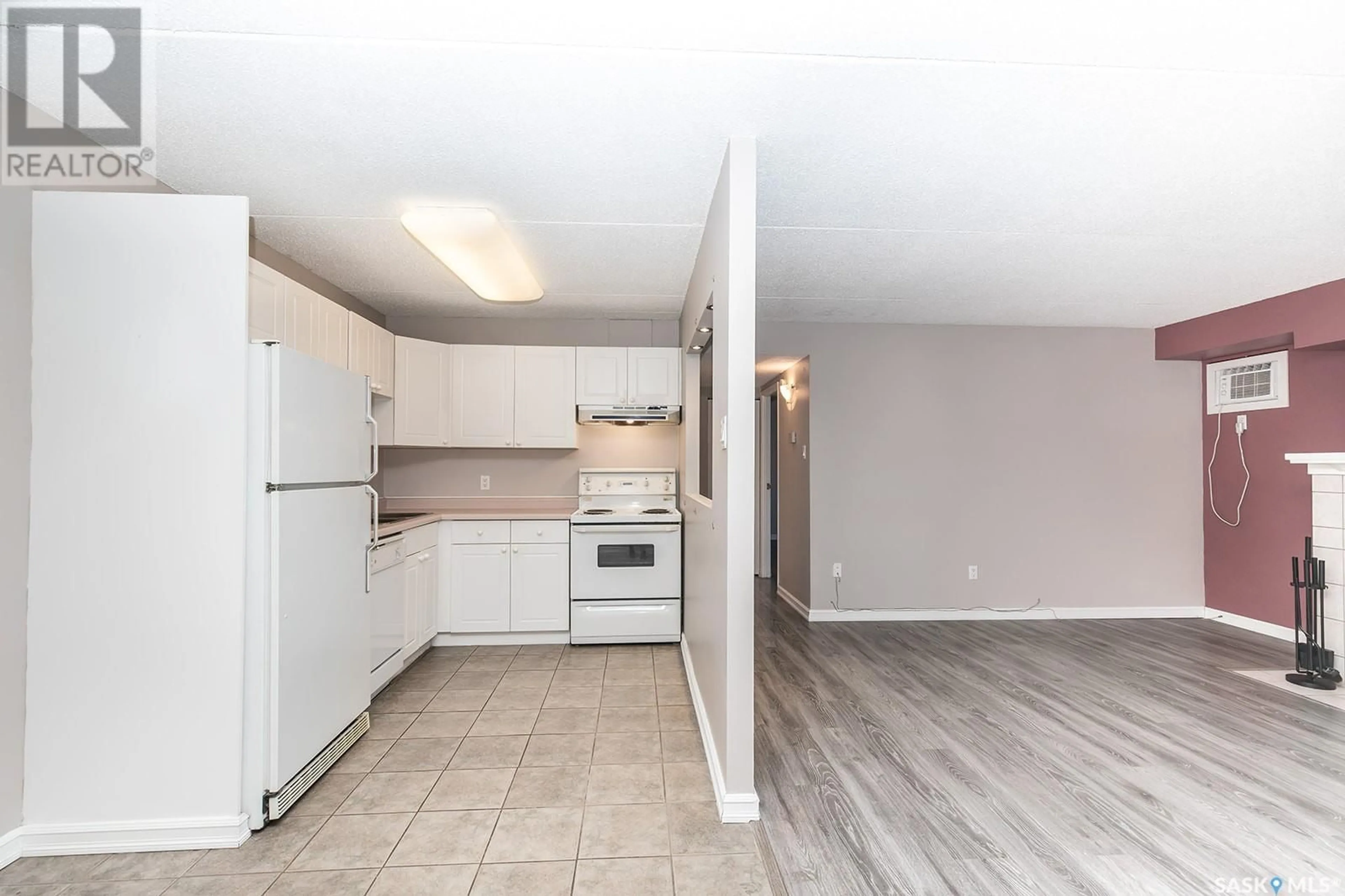 Standard kitchen, wood floors, cottage for 203 451 Pendygrasse ROAD, Saskatoon Saskatchewan S7M5H3