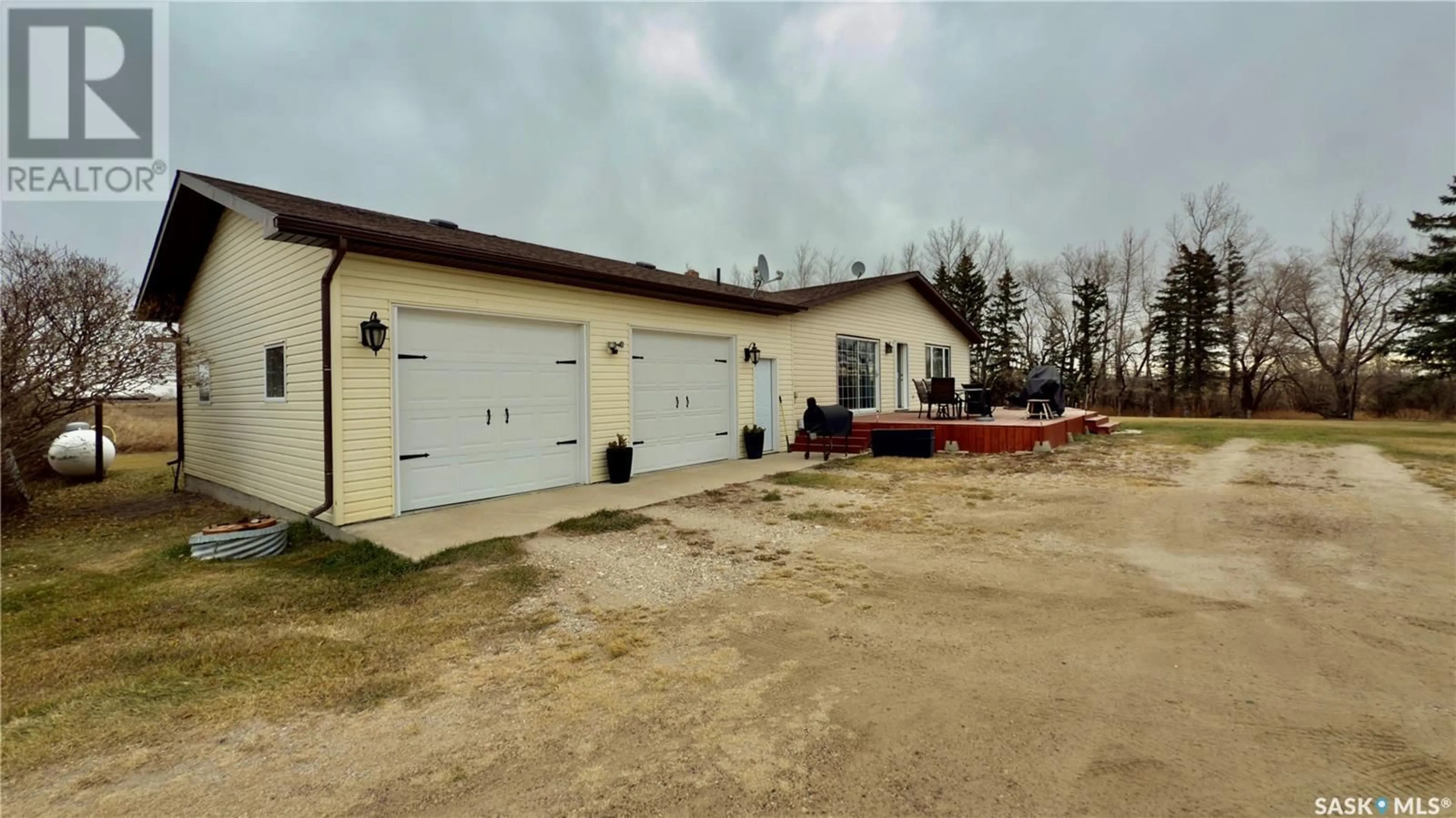 Indoor garage, cement floor for RM of Stanley Acreage, Melville Saskatchewan S0A2P0