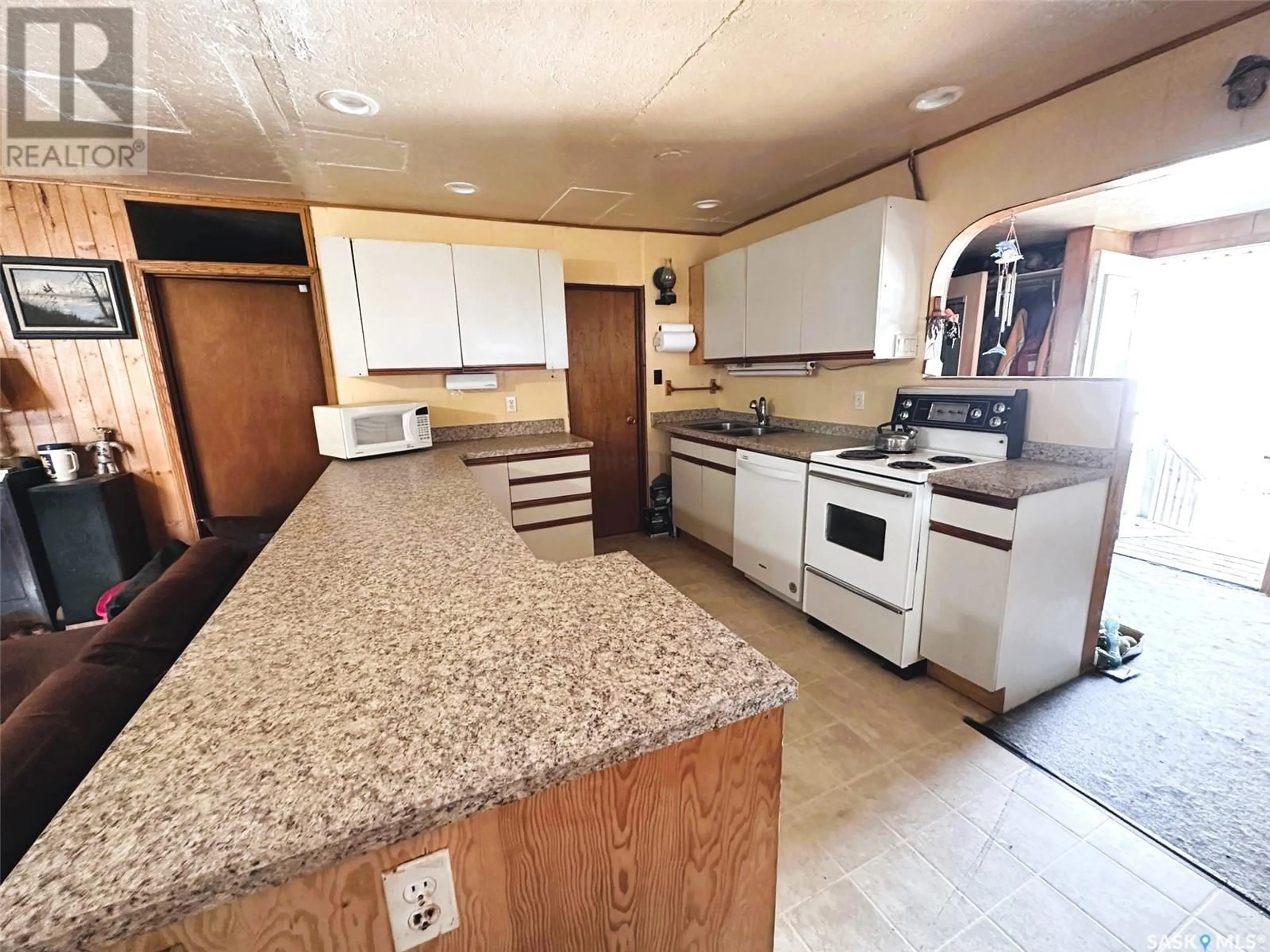 Kitchen, wood floors, cottage for 16 Poplar CRESCENT, Hudson Bay Saskatchewan S0E0Y0