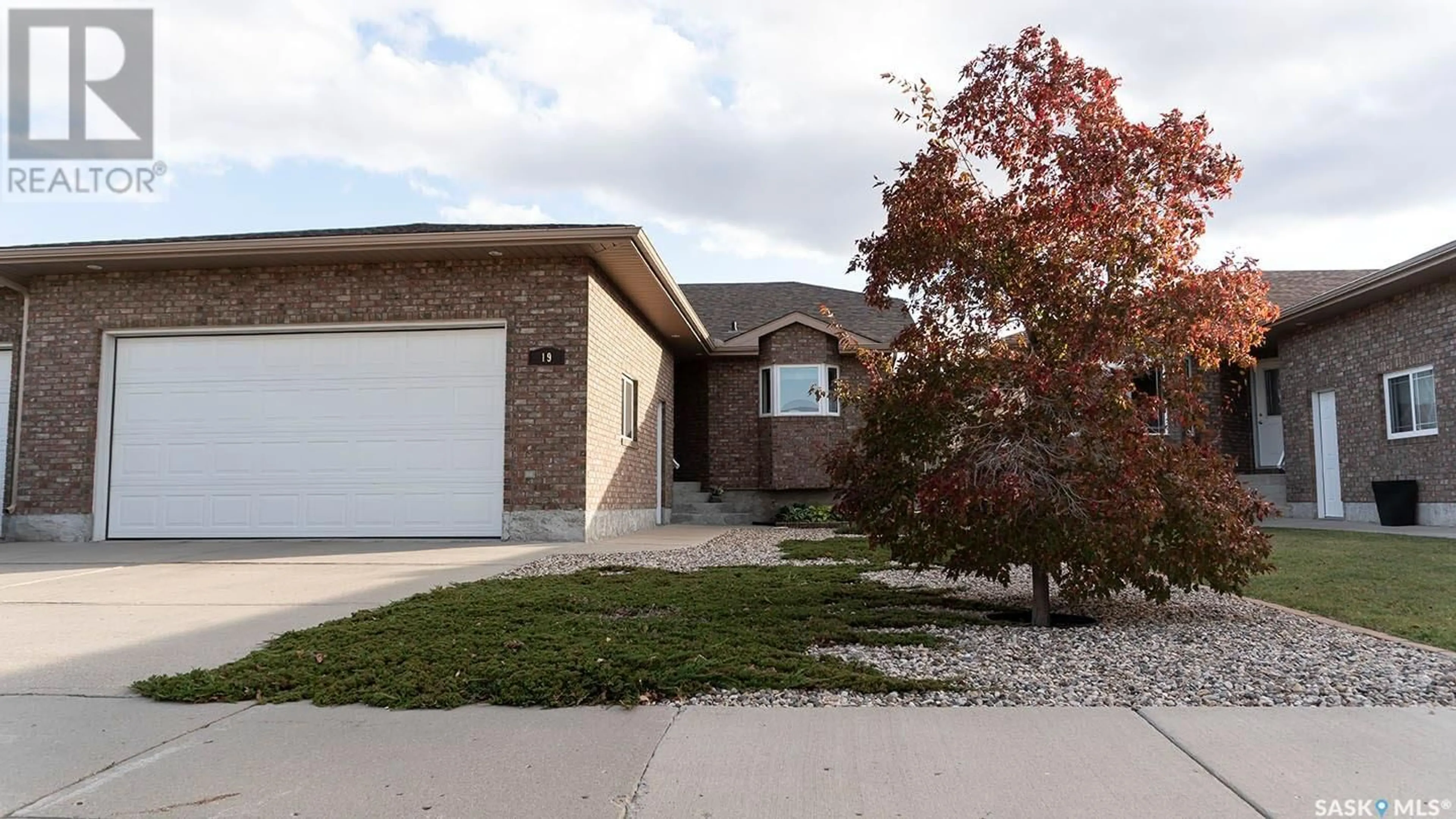 Frontside or backside of a home, the street view for 19 Good Spirit CRESCENT, Yorkton Saskatchewan S3N4G2