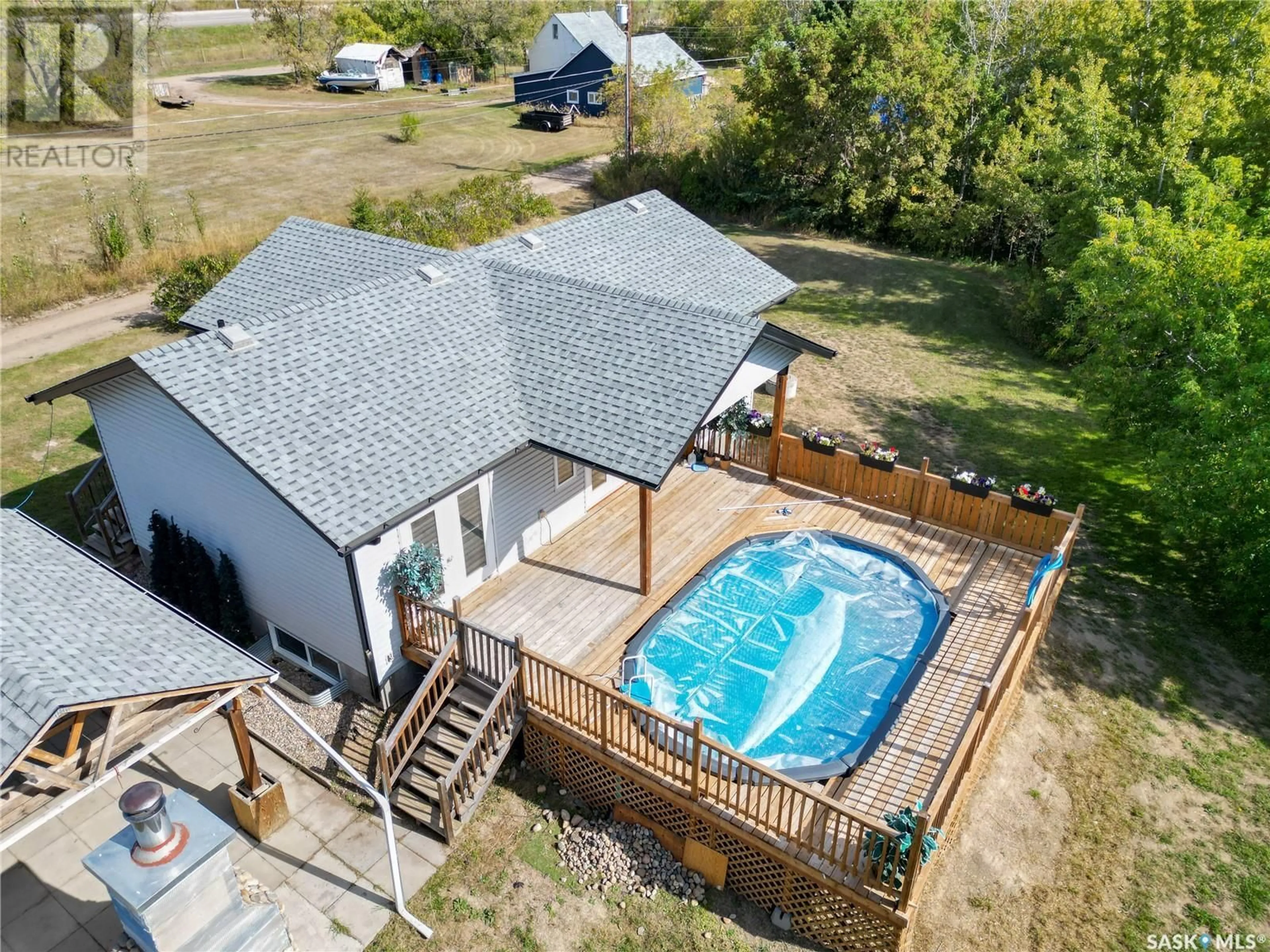 Indoor or outdoor pool for 640 8th STREET NW, Prince Albert Saskatchewan S6V5R3