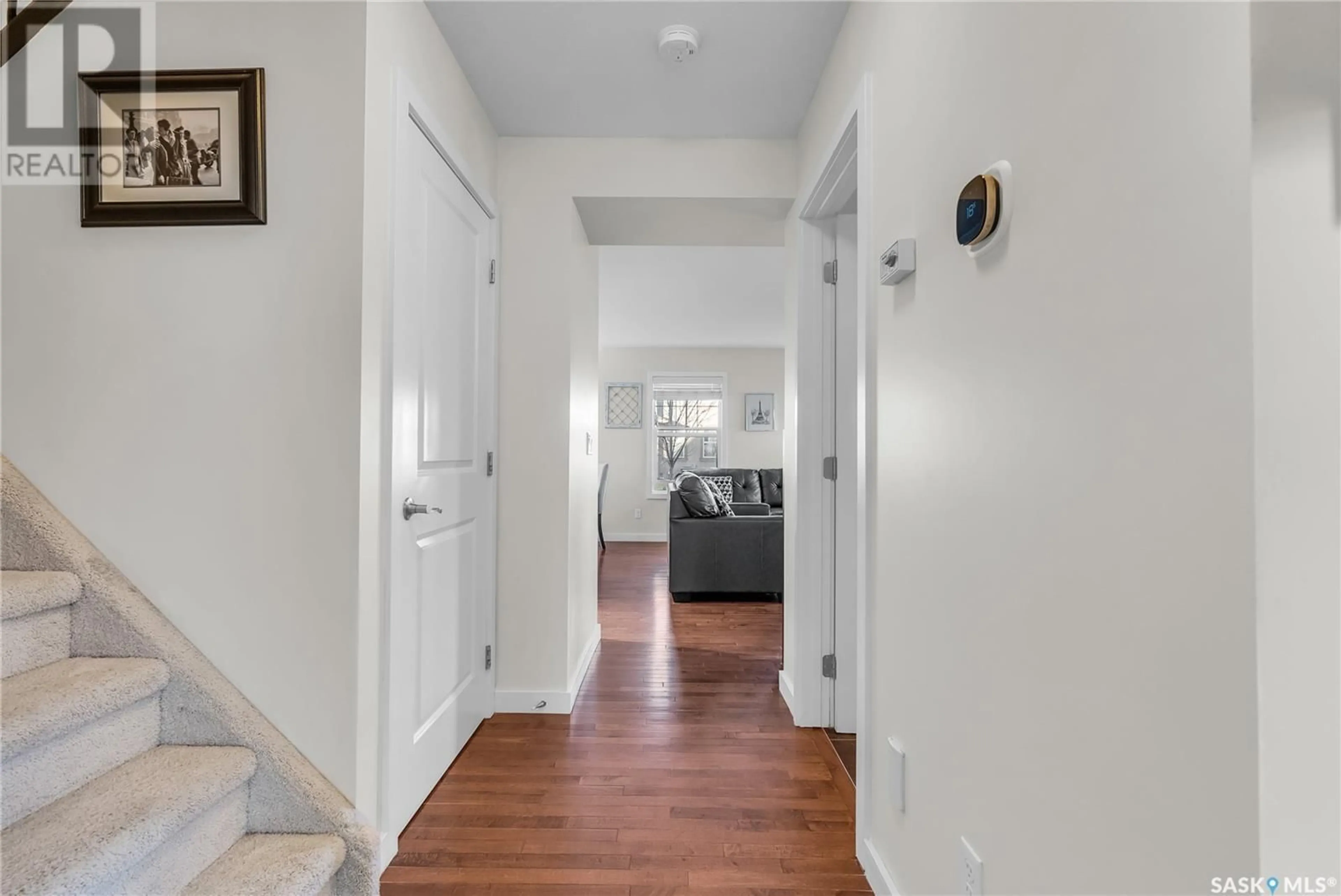 Indoor entryway, wood floors for 701 710 Gordon ROAD, Saskatoon Saskatchewan S7T0J6