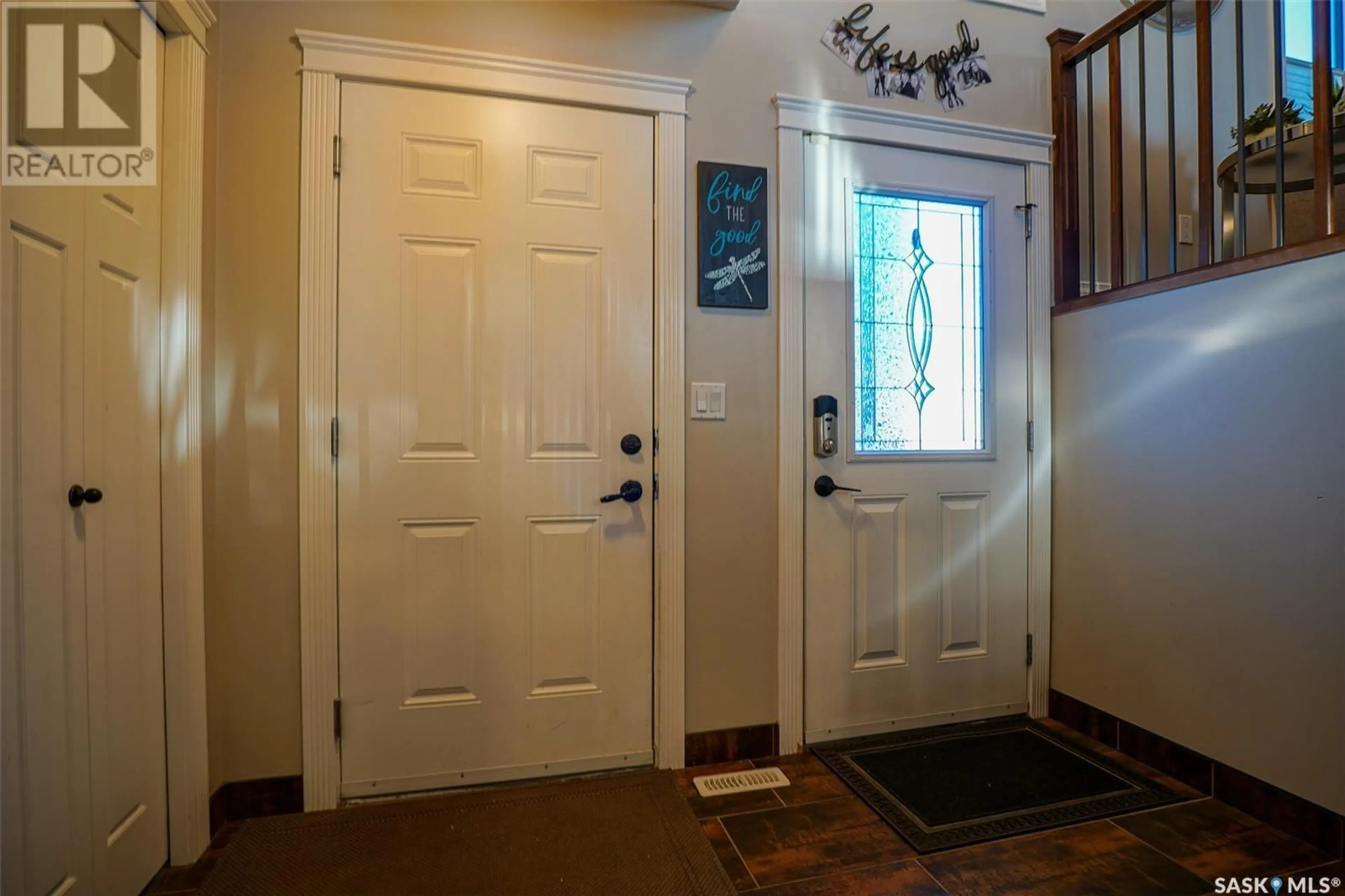 Indoor entryway, wood floors for 511 Padget CRESCENT, Saskatoon Saskatchewan S7W0H4