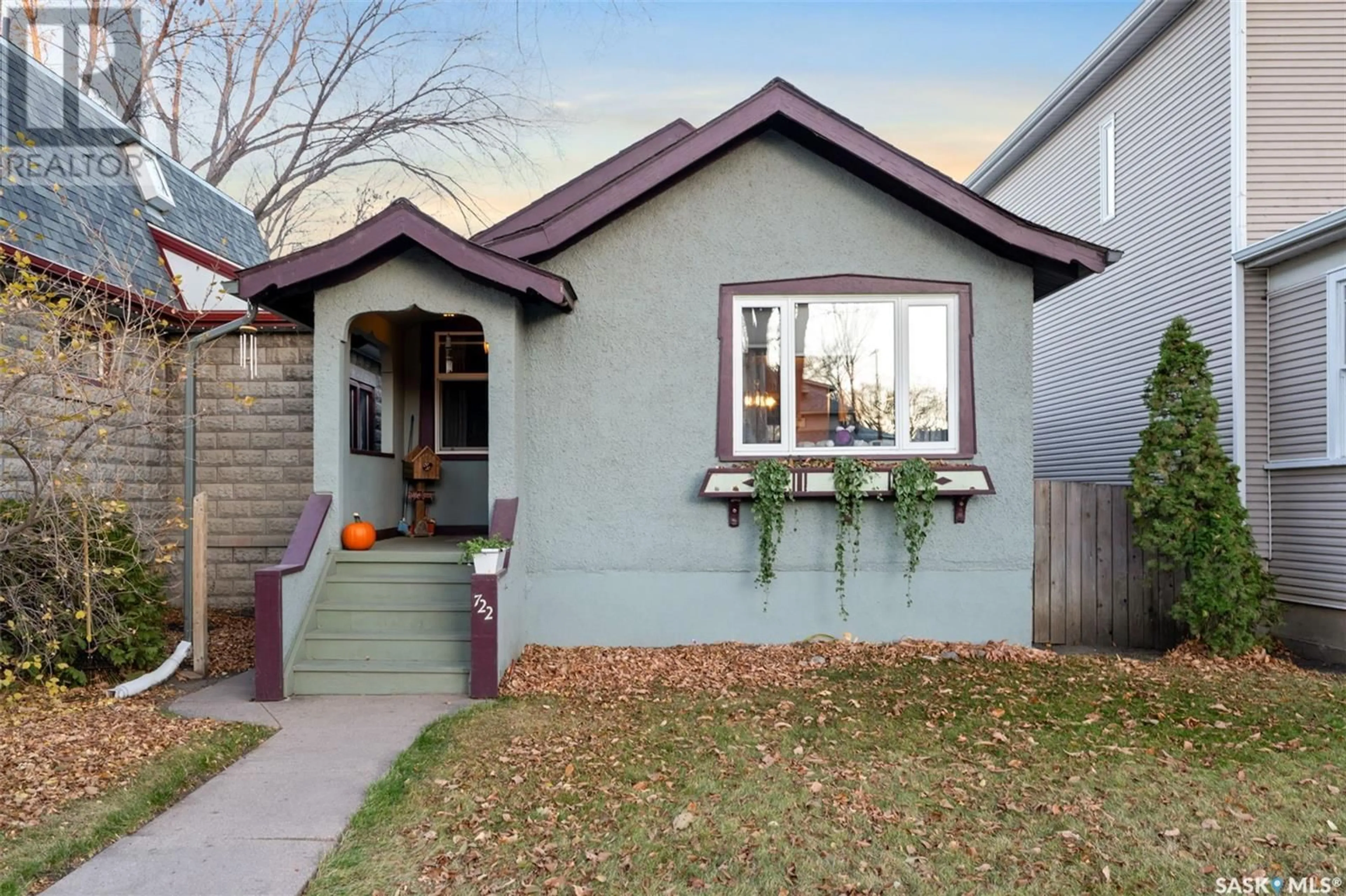 Frontside or backside of a home, cottage for 722 7th AVENUE N, Saskatoon Saskatchewan S7K2V4