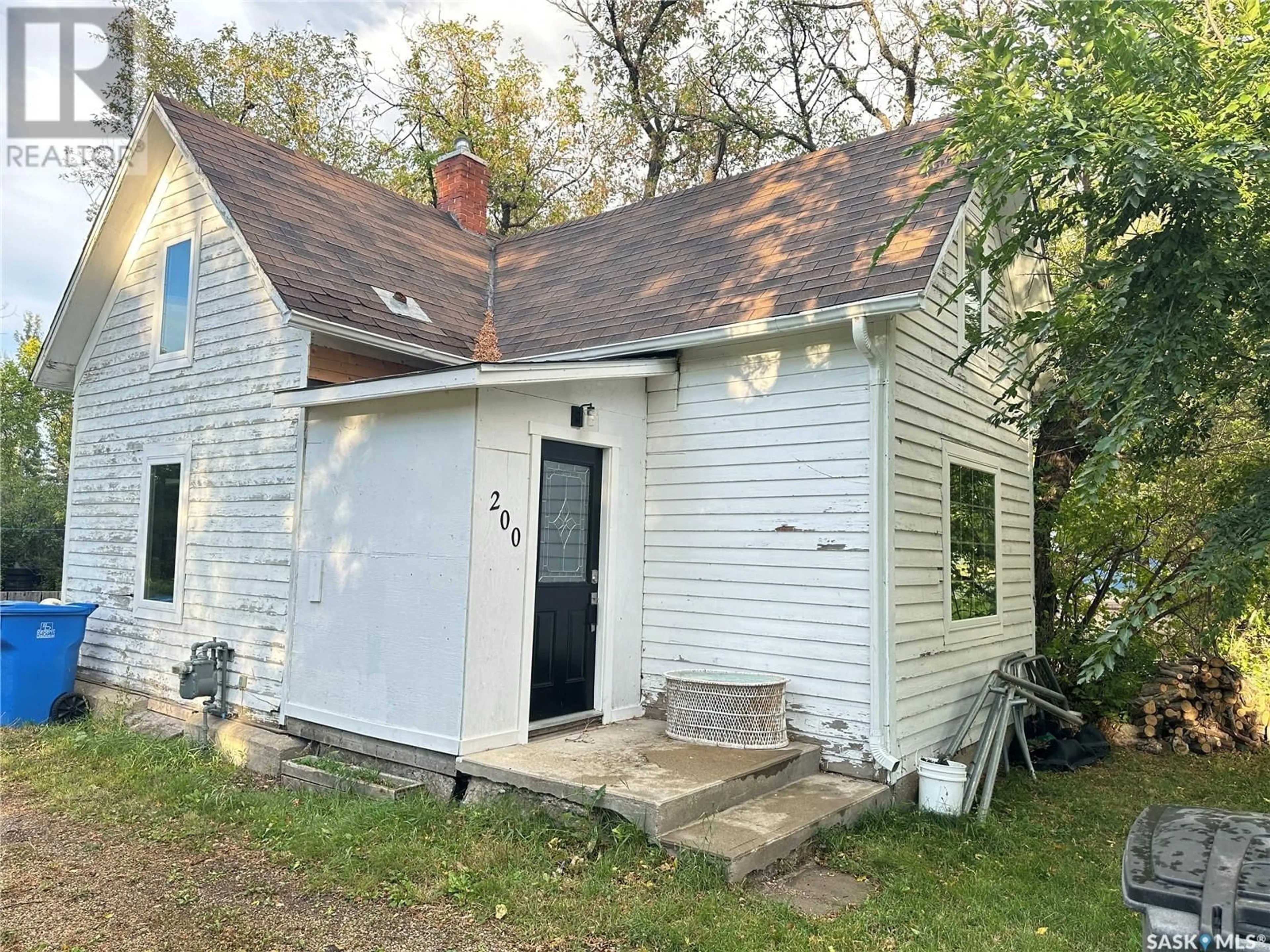 Frontside or backside of a home, cottage for 200 South ROAD, Midale Saskatchewan S0C1S0