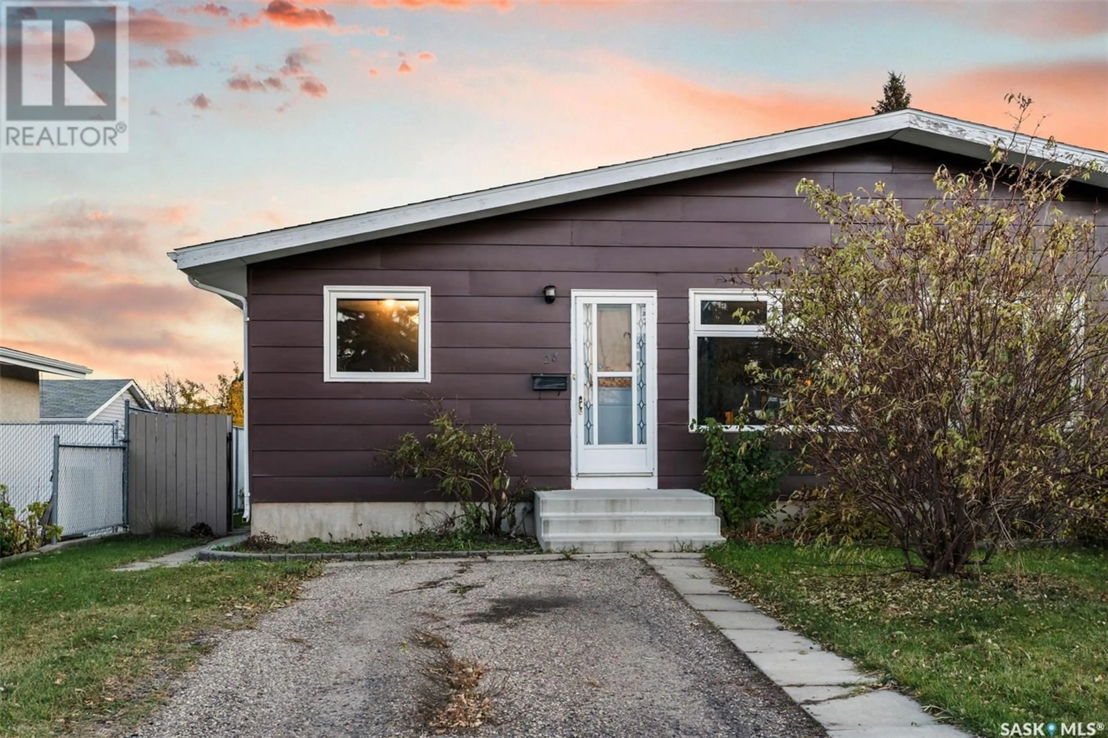 Frontside or backside of a home, cottage for 28 Anderson CRESCENT, Saskatoon Saskatchewan S7H3Z8