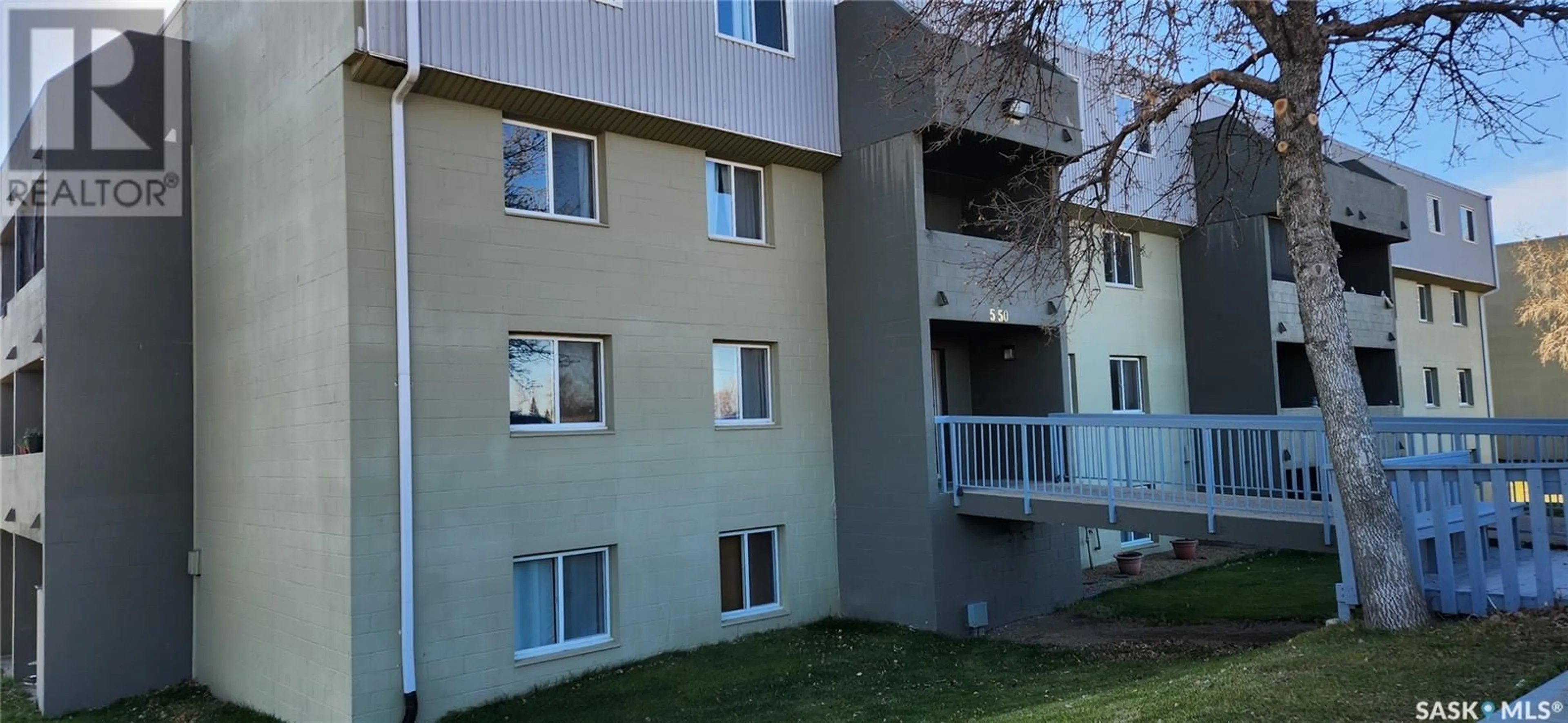 A pic from exterior of the house or condo, the front or back of building for 107 550 Laurier STREET, Moose Jaw Saskatchewan S6H6X6