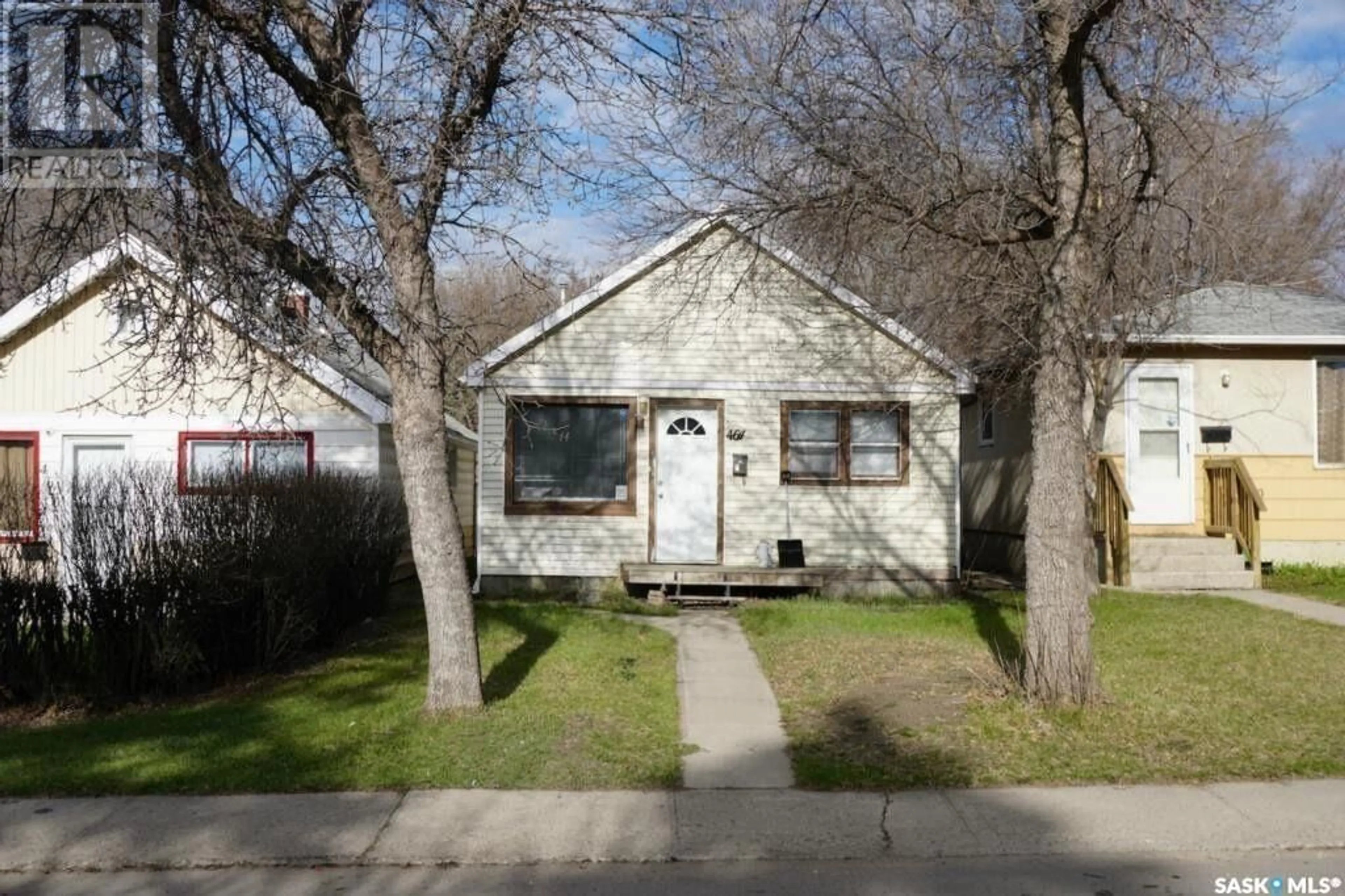 A pic from exterior of the house or condo, the street view for 464 Halifax STREET, Regina Saskatchewan S4R1T3