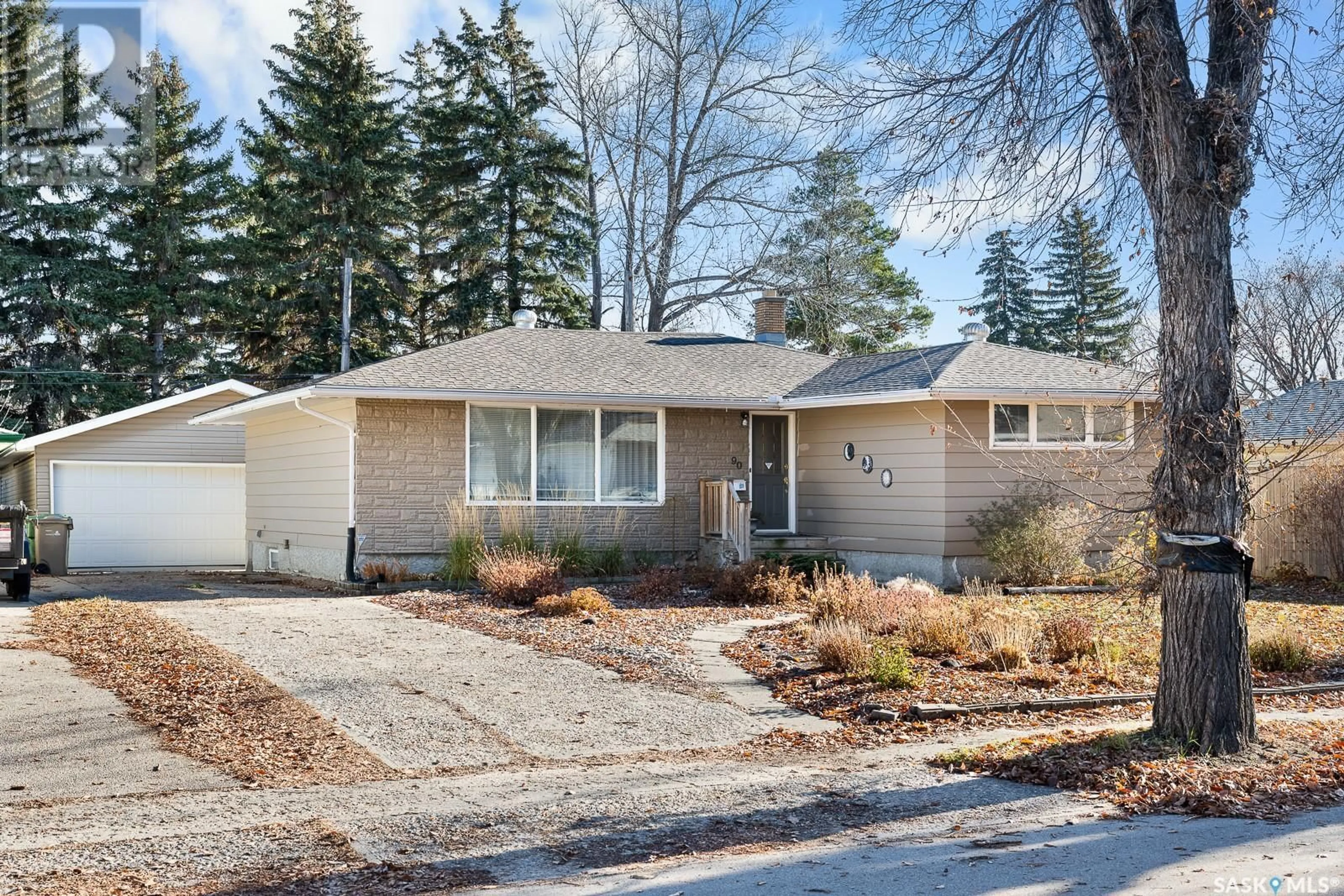 Home with vinyl exterior material for 90 Darke CRESCENT, Regina Saskatchewan S4S3X9