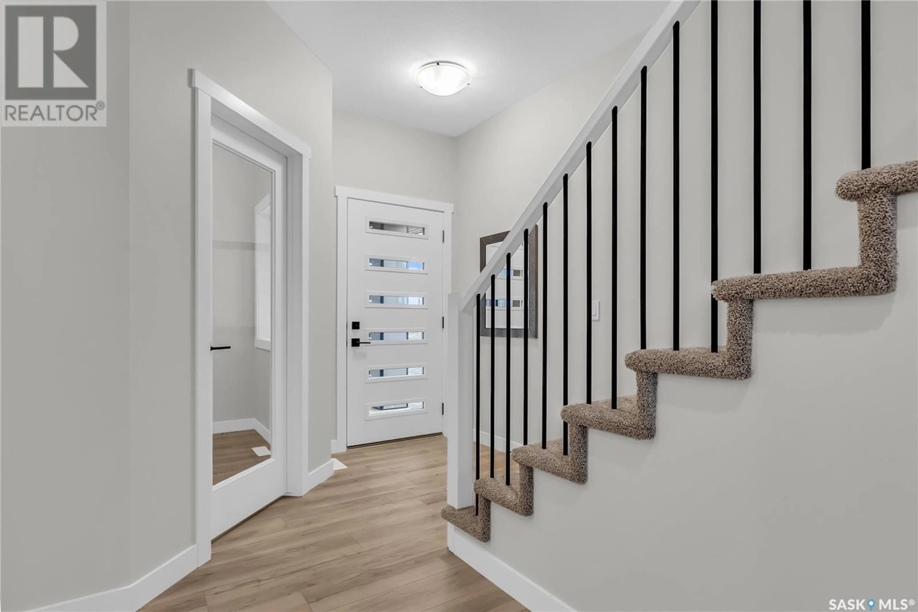 Indoor entryway, wood floors for 336 Leskiw BEND, Saskatoon Saskatchewan S7V1R4