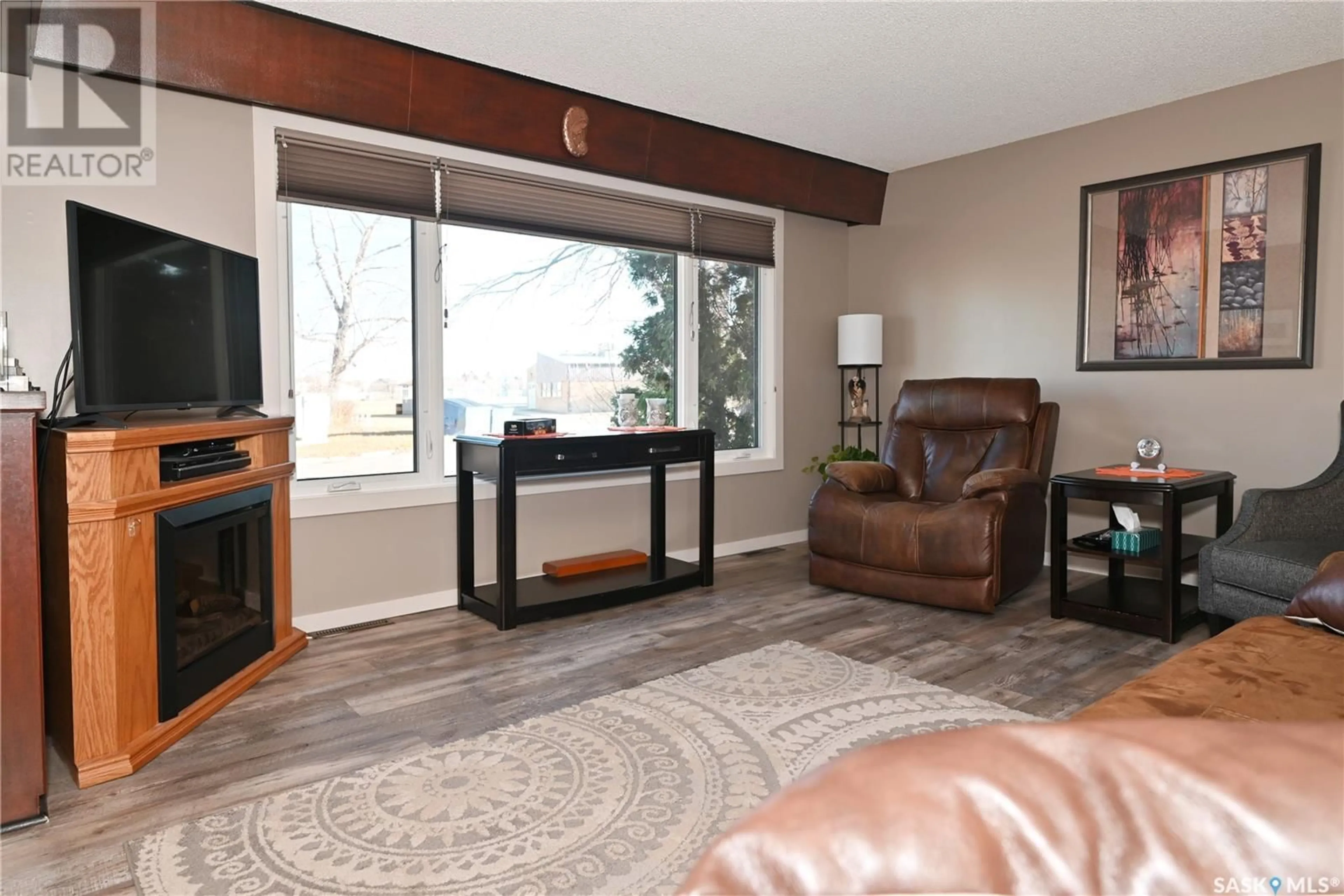 Living room, wood floors for 2303 Victory ROAD, Estevan Saskatchewan S4A1Y3