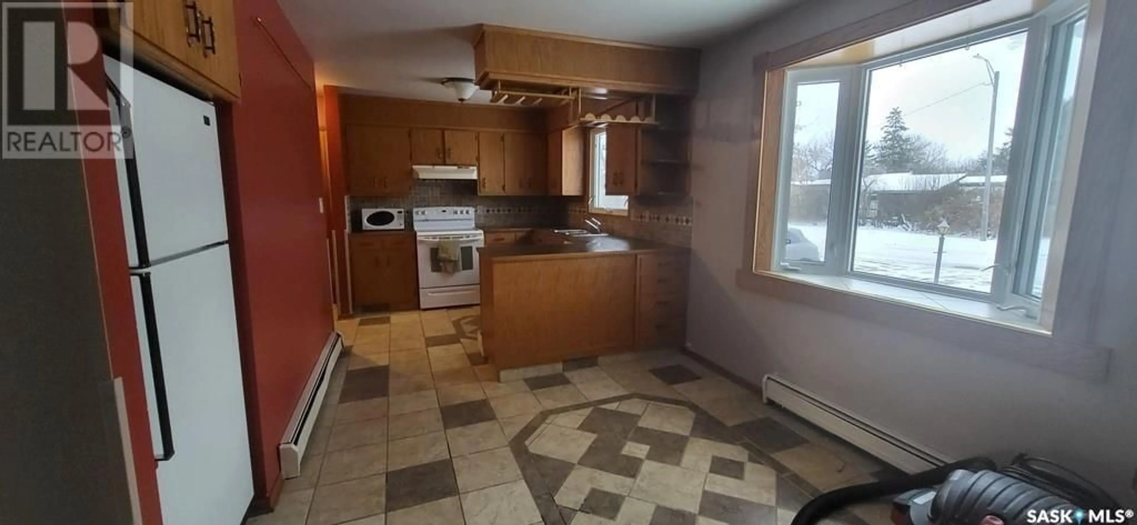 Kitchen, unknown floor, cottage for 608 Boscurvis AVENUE, Oxbow Saskatchewan S0C2B0