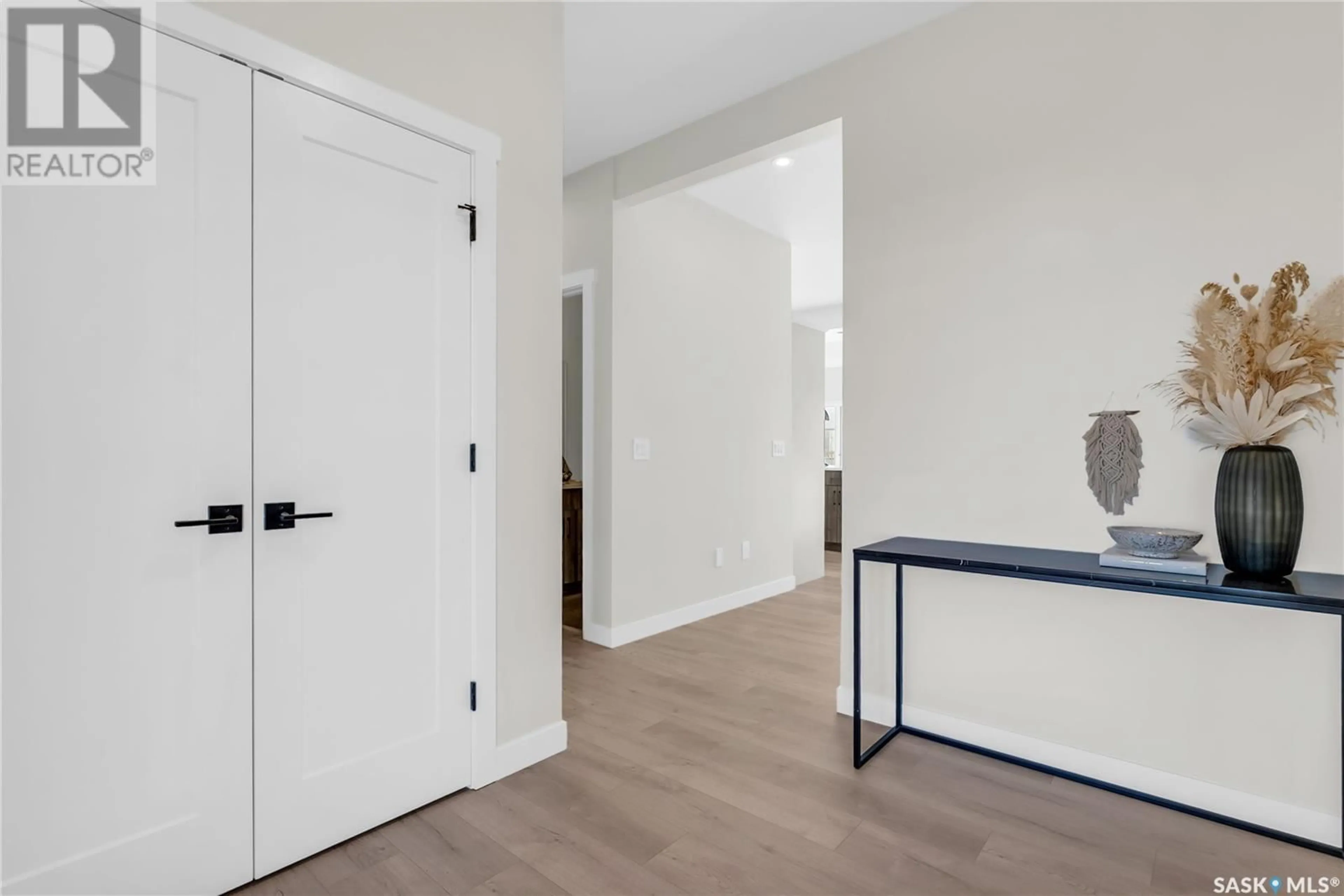 Indoor entryway, wood floors for 328 Leskiw BEND, Saskatoon Saskatchewan S7V1R4