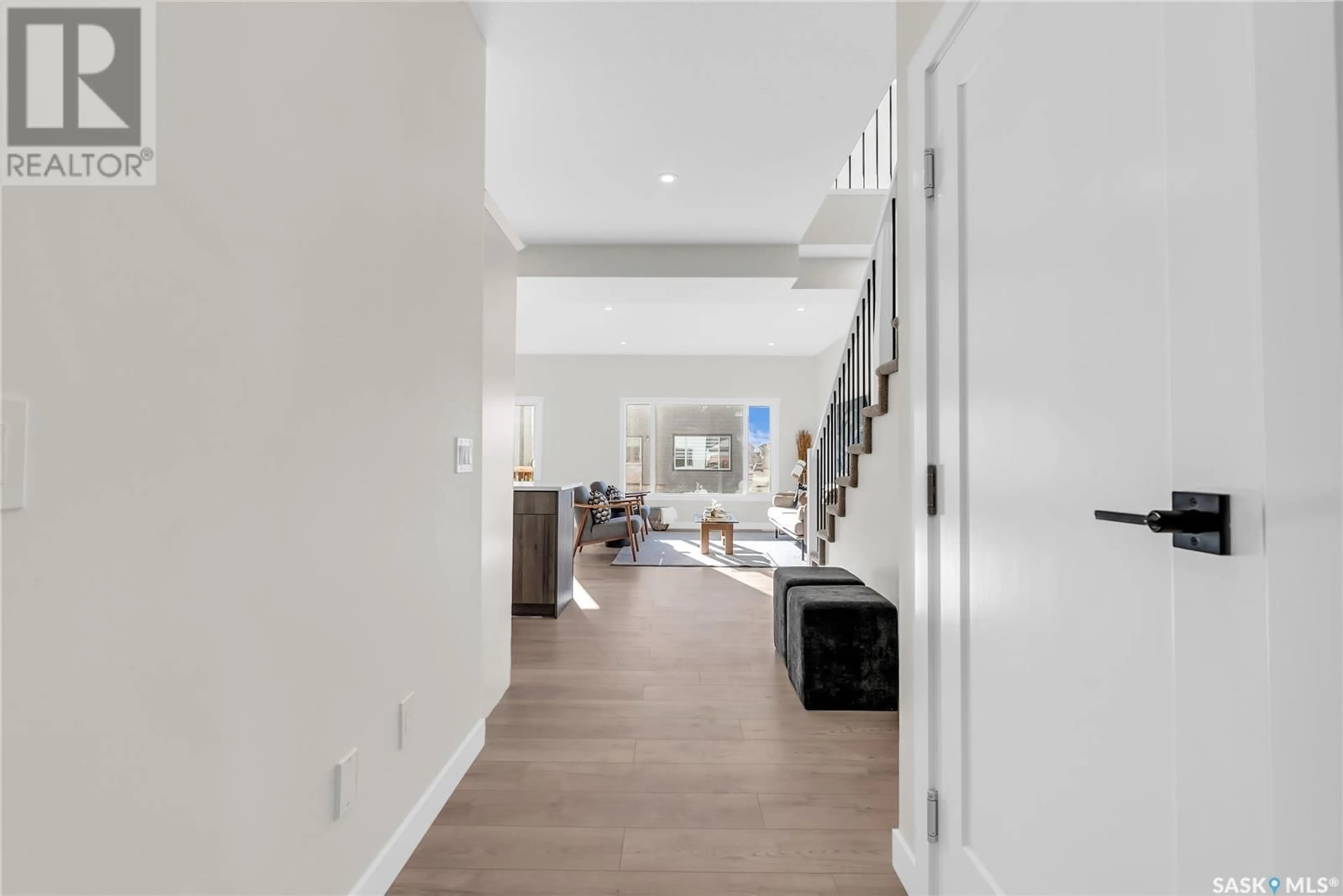 Indoor foyer, wood floors for 328 Leskiw BEND, Saskatoon Saskatchewan S7V1R4