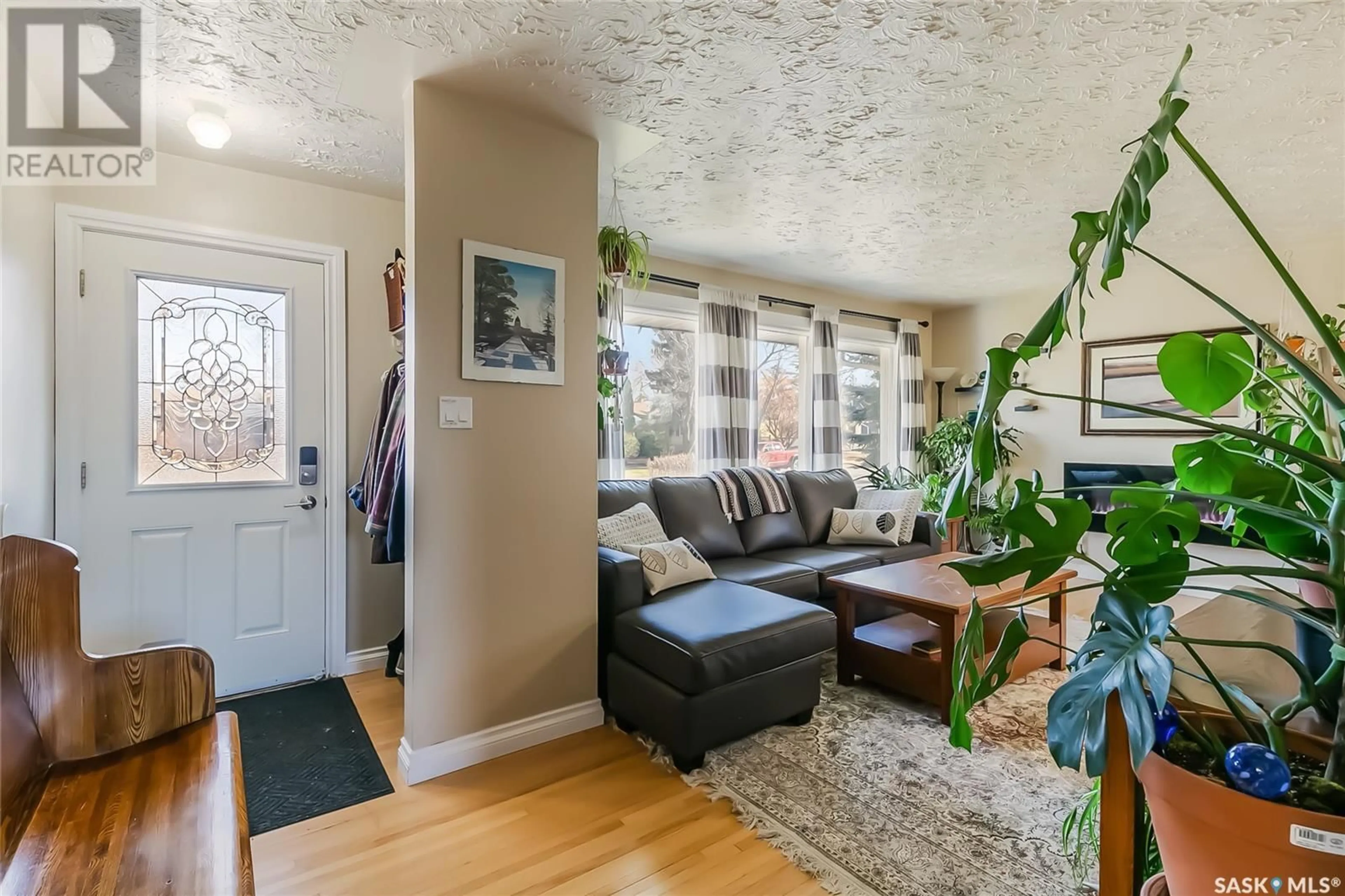 Living room, wood floors for 2518 Edward STREET, Regina Saskatchewan S4S0M8