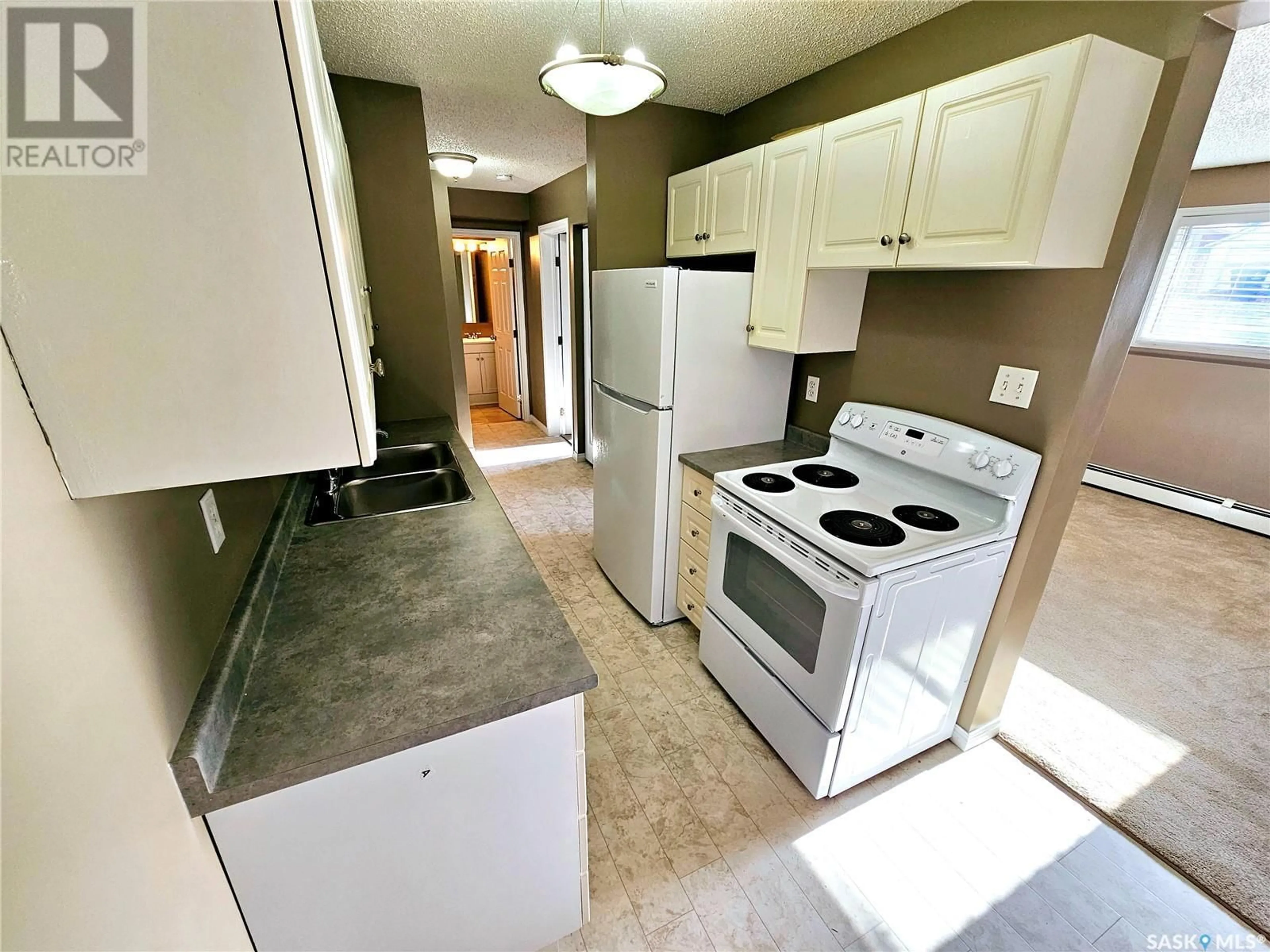 Standard kitchen, wood floors for 106 720 8TH STREET E, Saskatoon Saskatchewan S7H0R3