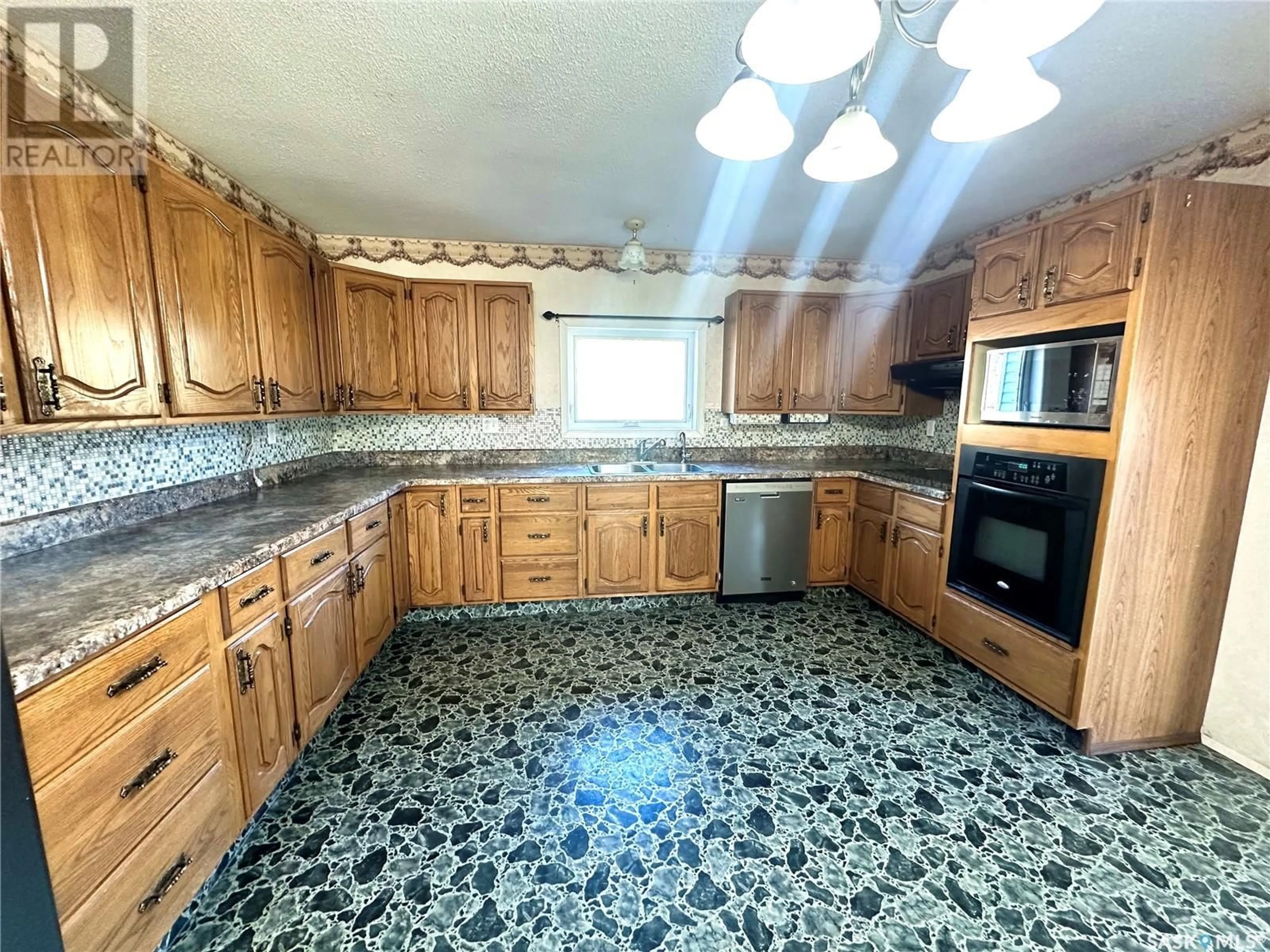 Kitchen, ceramic floors, cottage for Gagne Acreage, Spiritwood Rm No. 496 Saskatchewan S0J2M0