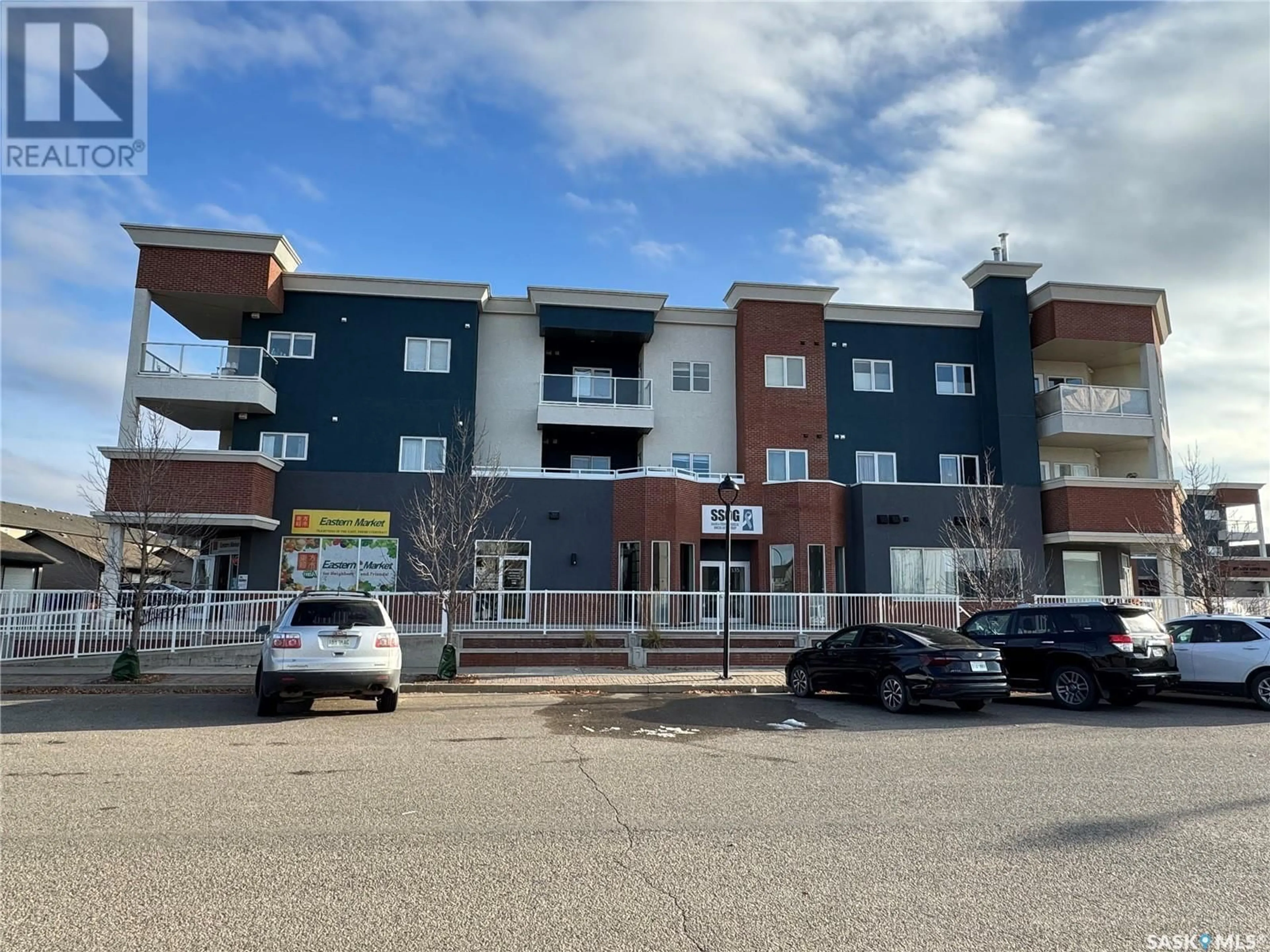 A pic from exterior of the house or condo, the front or back of building for 207 412 Willowgrove SQUARE, Saskatoon Saskatchewan S7W0T4